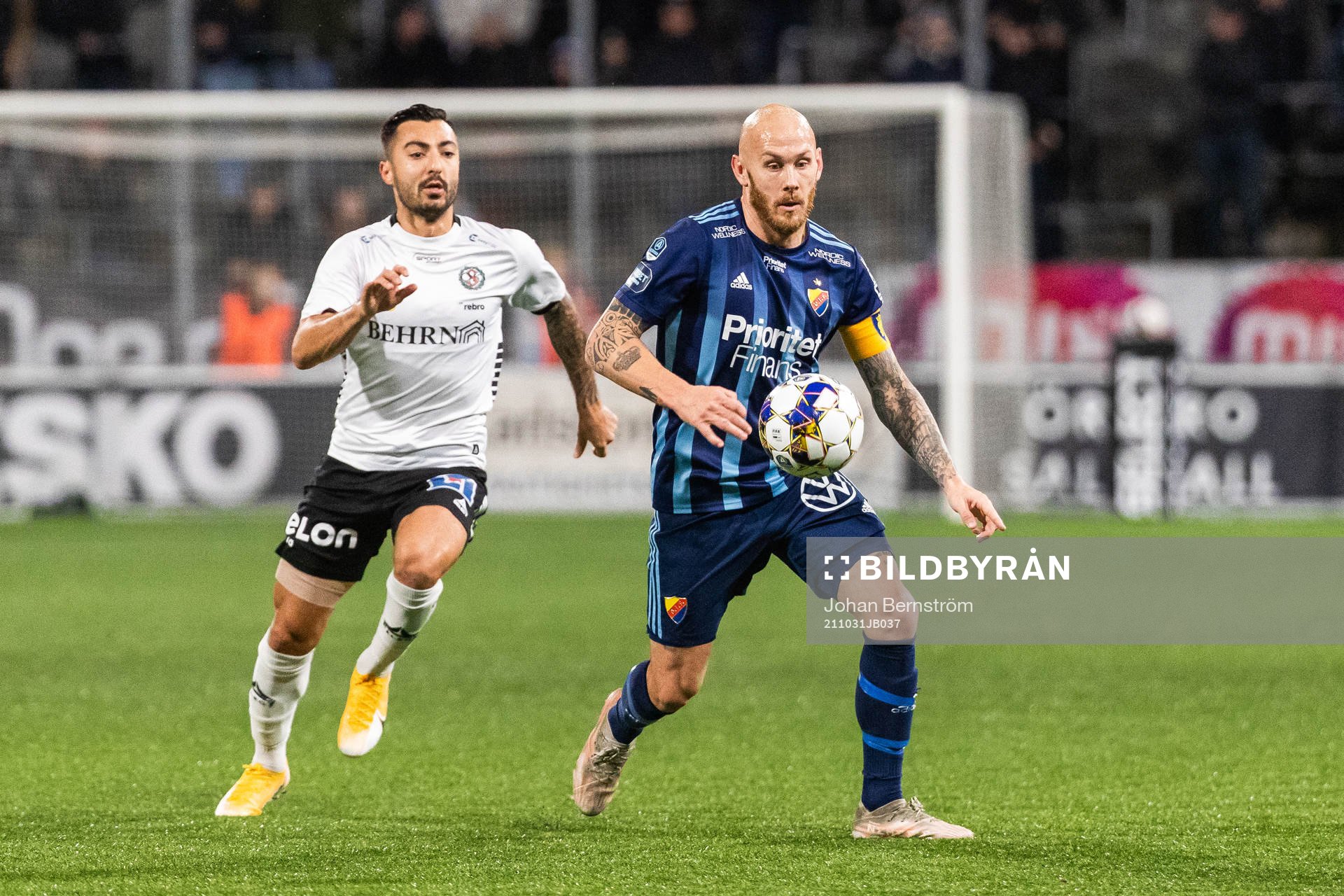 Örebros Jiloan Hamad och Djurgårdens Magnus Eriksson