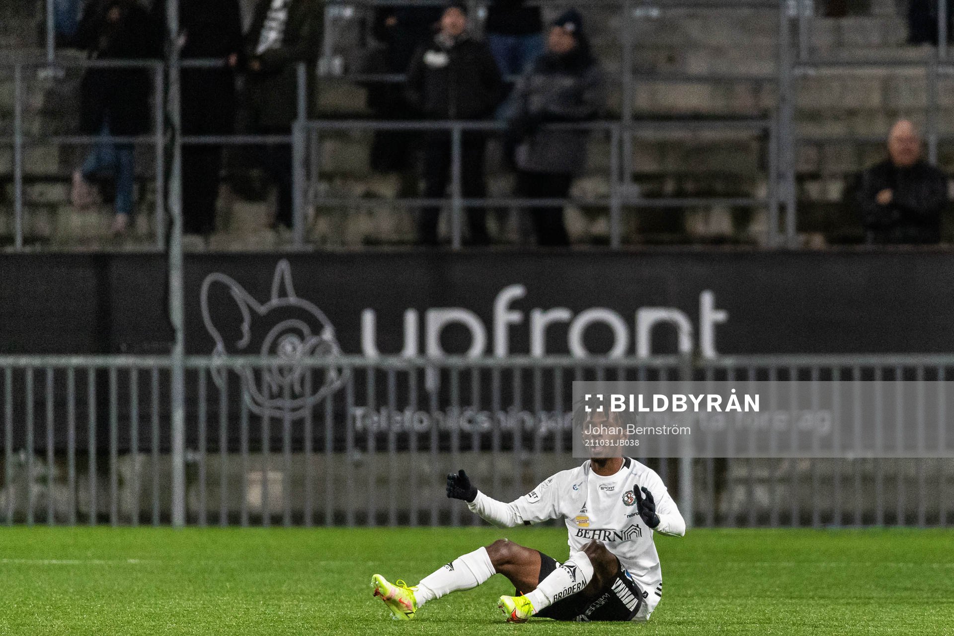 Örebros Rickard Emeka Friday deppar