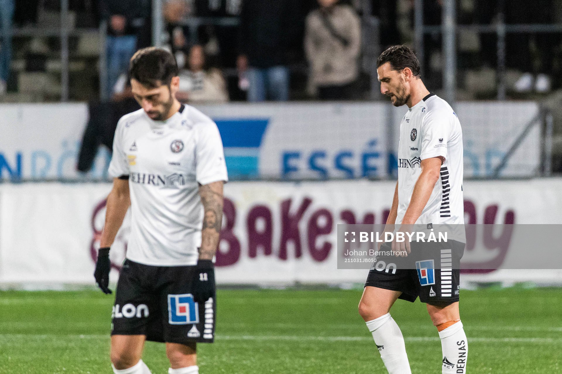 Örebros Nahir Besara och Agon Mehmeti deppar
