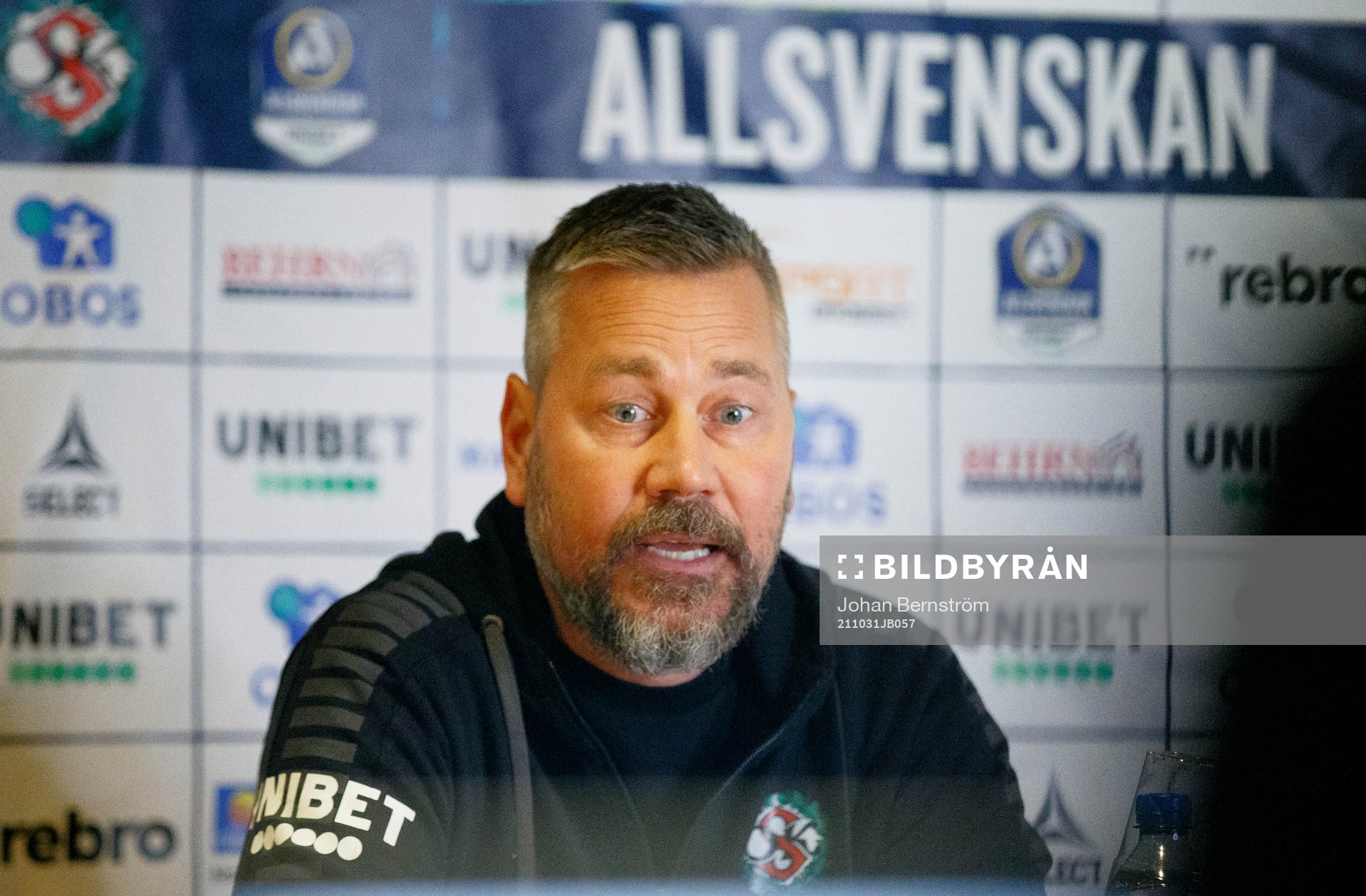 Örebros tränare Marcus Lantz på presskonferensen