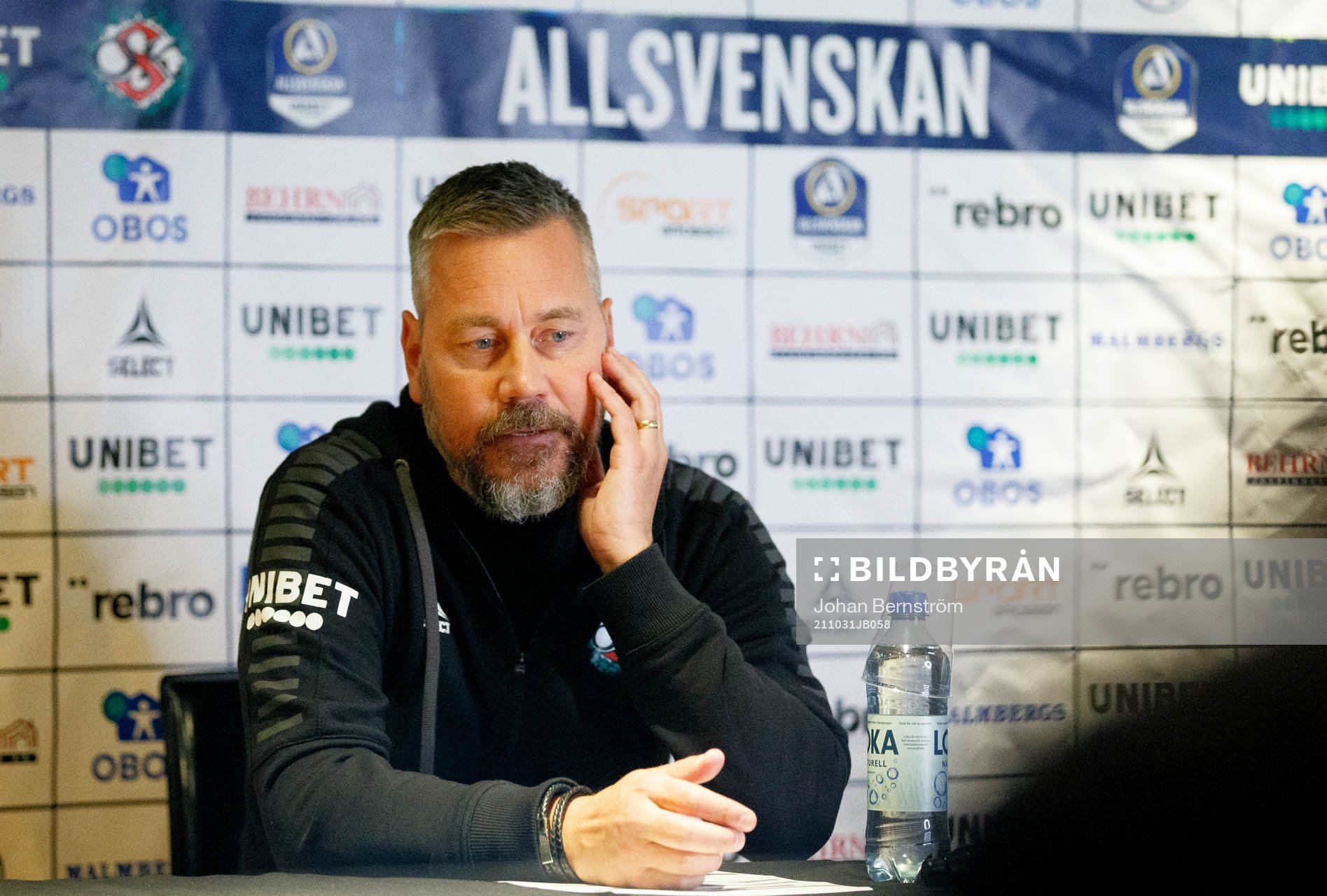 Örebros tränare Marcus Lantz på presskonferensen