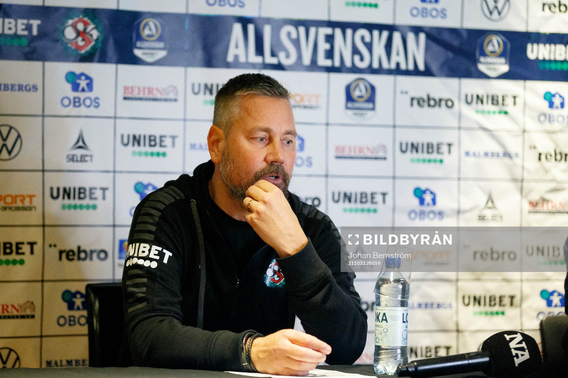 Örebros tränare Marcus Lantz på presskonferensen