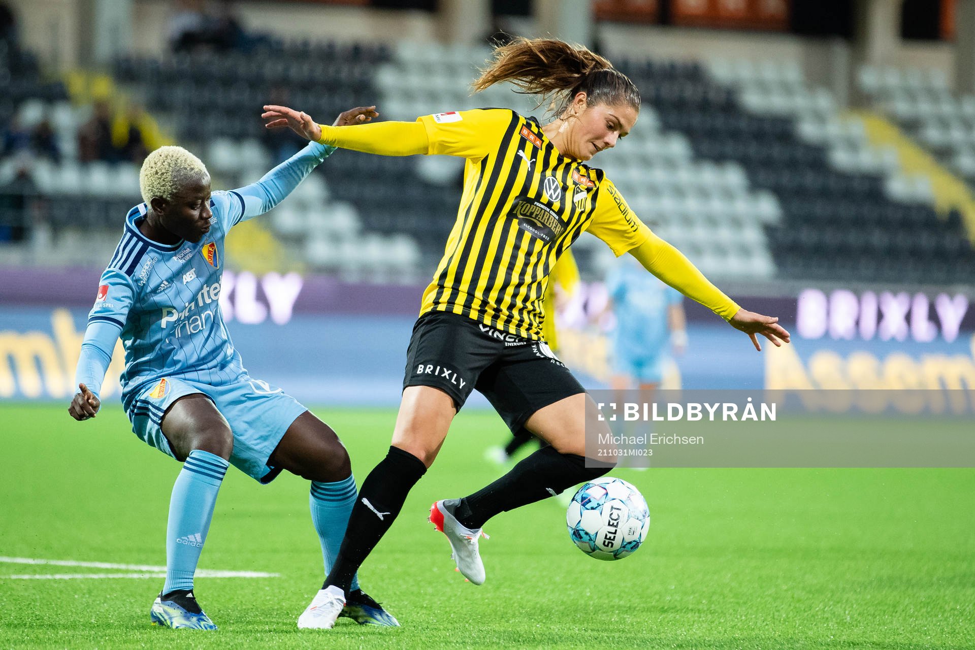 Djurgårdens Elizabeth Addo och Häckens Mille Gejl Jensen