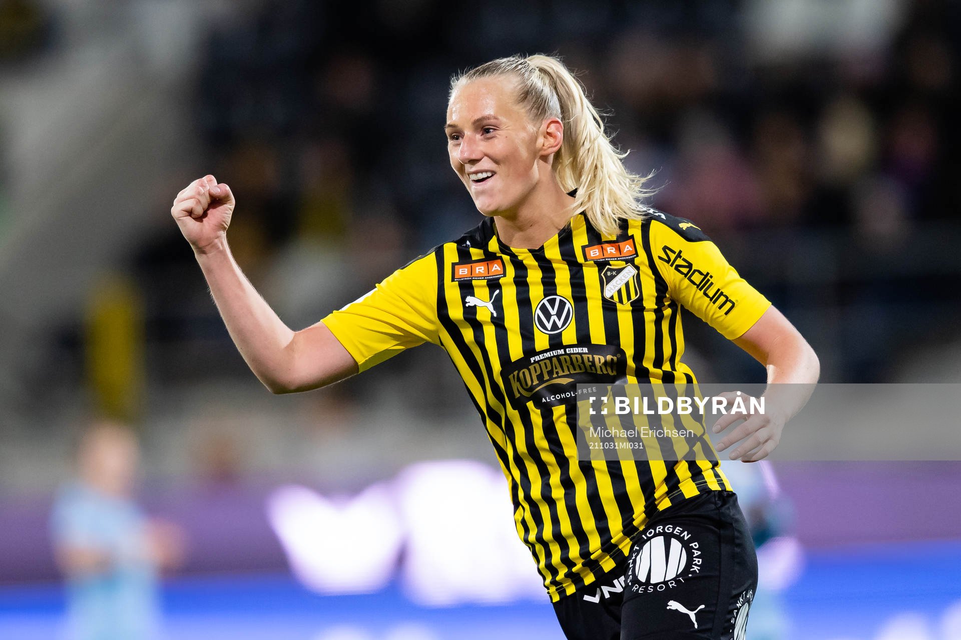Häckens Stina Blackstenius jublar efter 4-0 under fotbollsmatchen i Damallsvenskan mellan Häcken och Djurgården den 31 oktober 2021 i Göteborg.