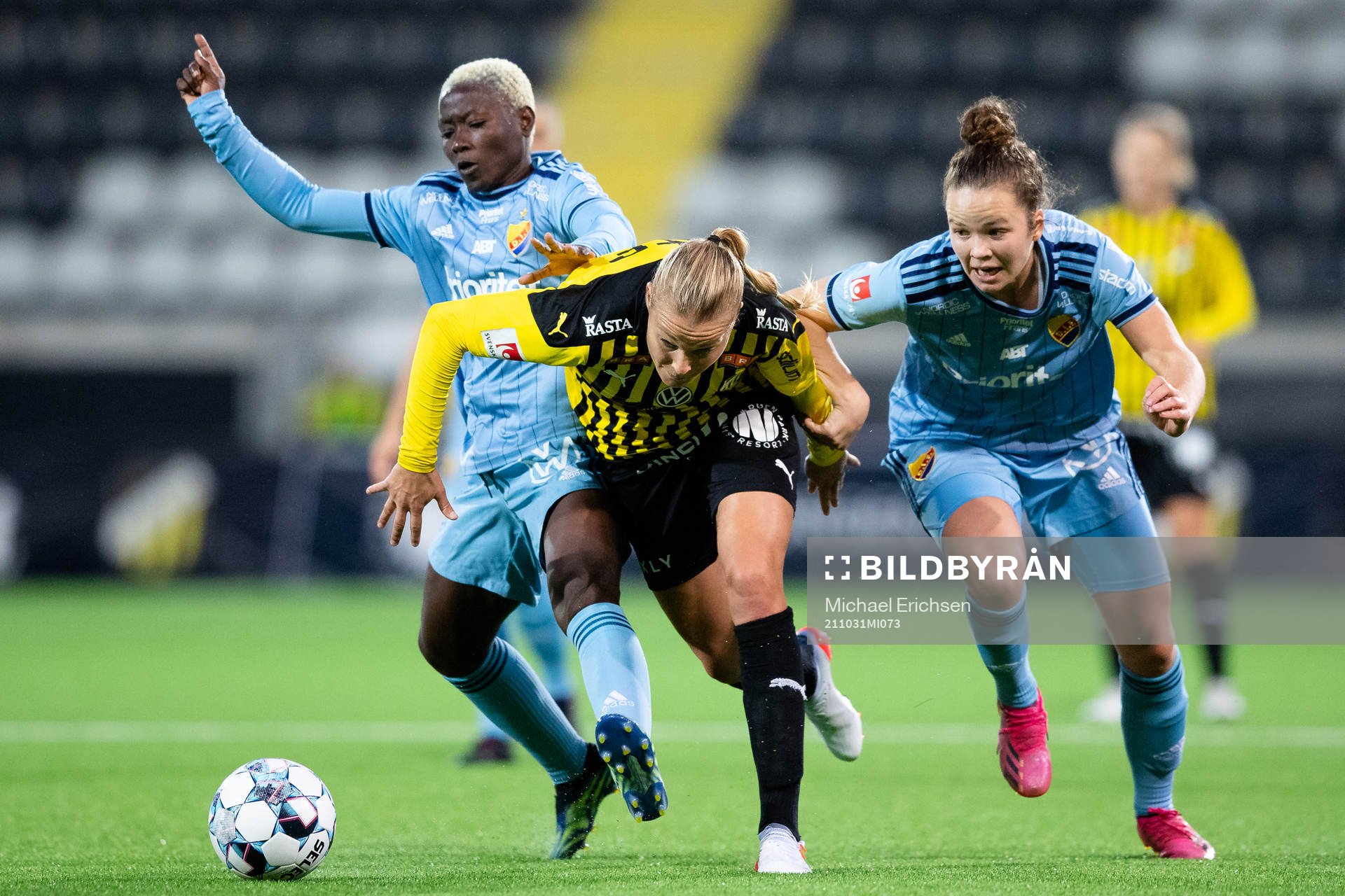 Djurgårdens Elizabeth Addo och Julia Walentowicz