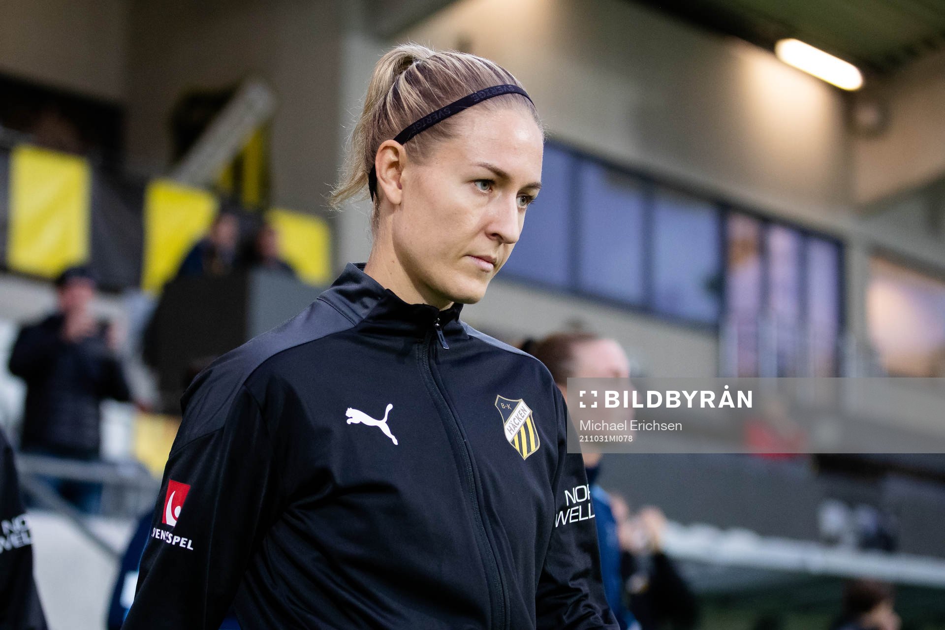 Häckens Emma Kullberg innan fotbollsmatchen i