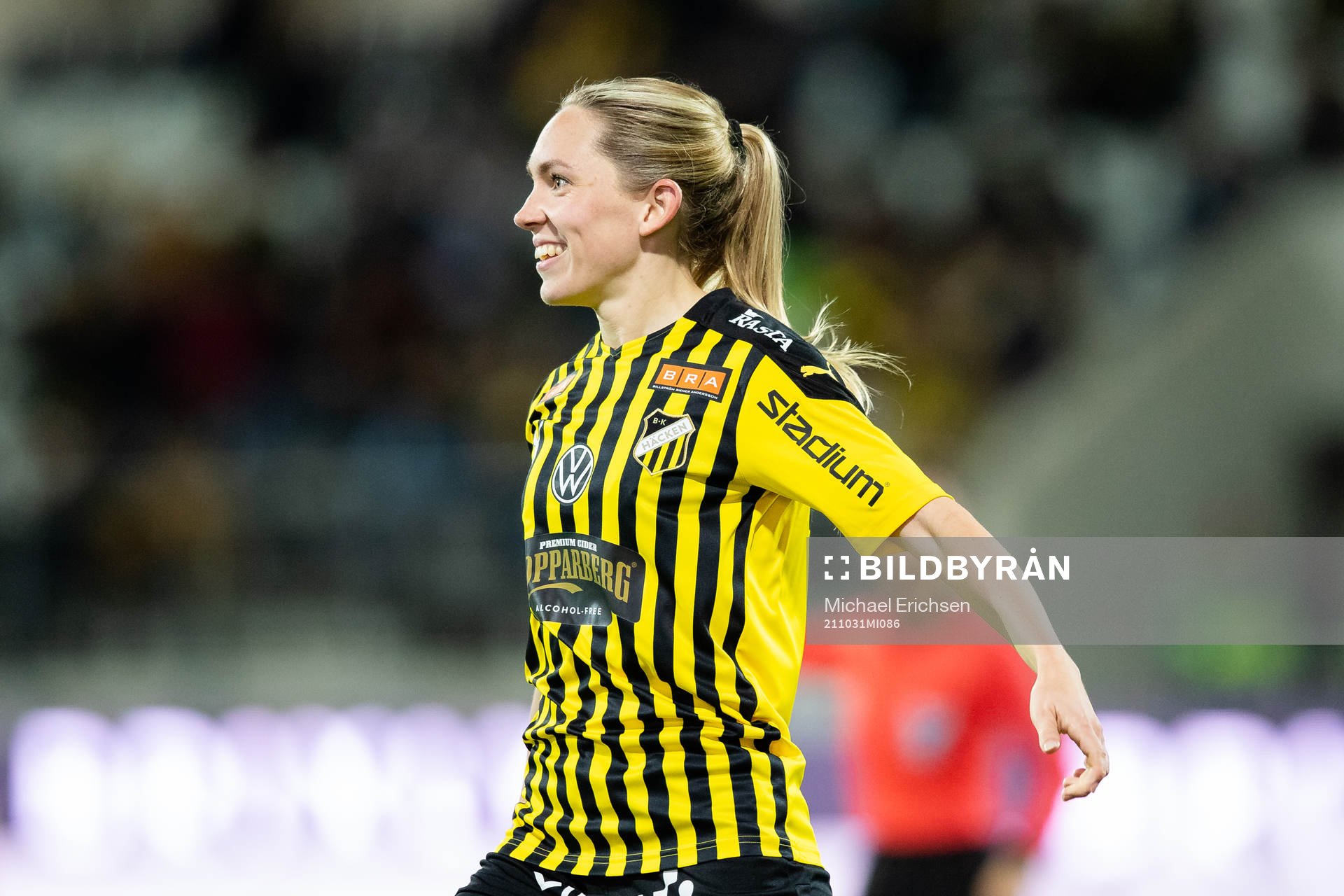 Häckens Elin Rubensson jublar