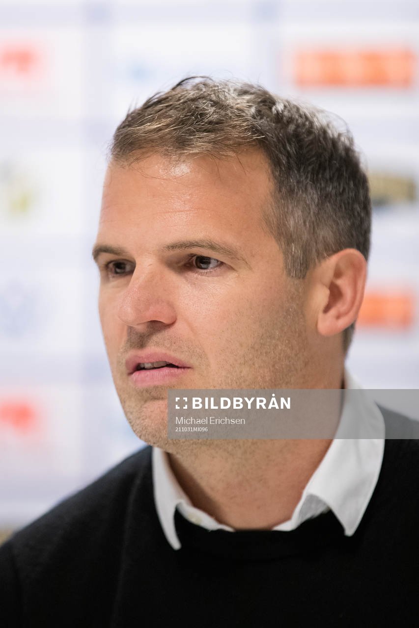 Häckens tränare Robert Vilahamn på presskonferensen efter fotbollsmatchen i Damallsvenskan mellan Häcken och Djurgården den 31 oktober 2021 i Göteborg. 