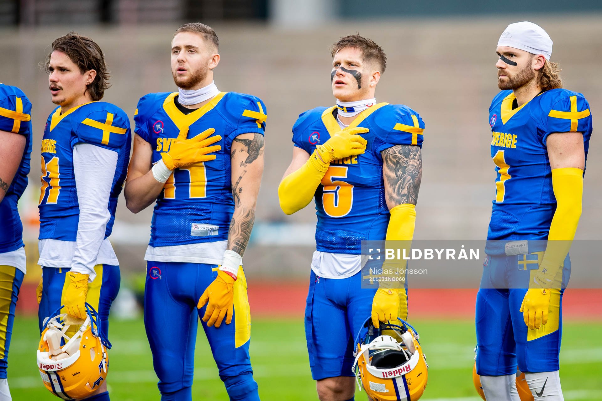Sveriges Mattias Gauthier, Kevin Börzsei och Sebastisan Gauthier inför EM-finalen i amerikansk fotboll mellan Sverige och Italien den 31 oktober 2021 i Malmö.