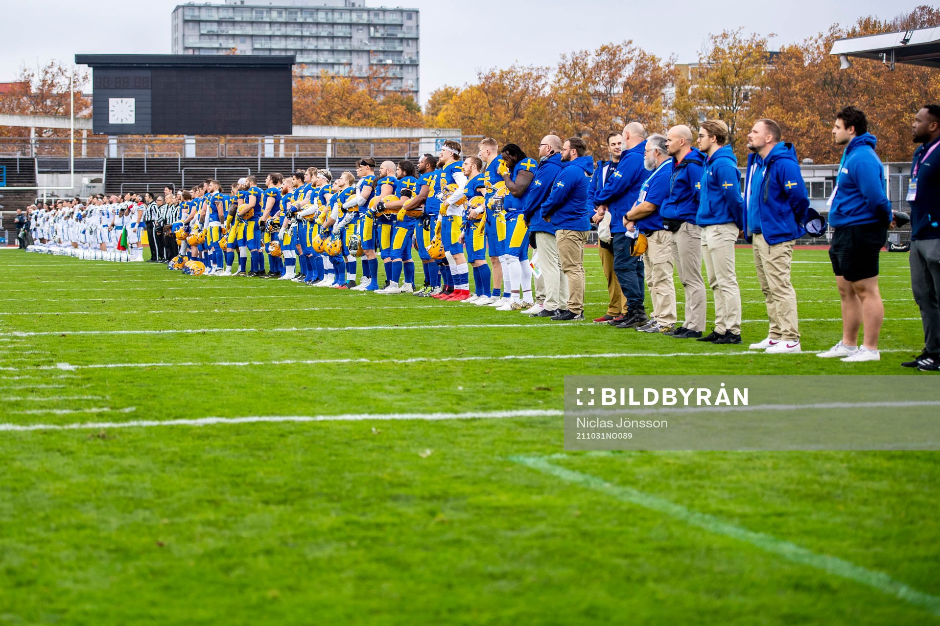 Sveriges spelare under lineup inför EM-finalen i amerikansk fotboll mellan Sverige och Italien den 31 oktober 2021 i Malmö. 