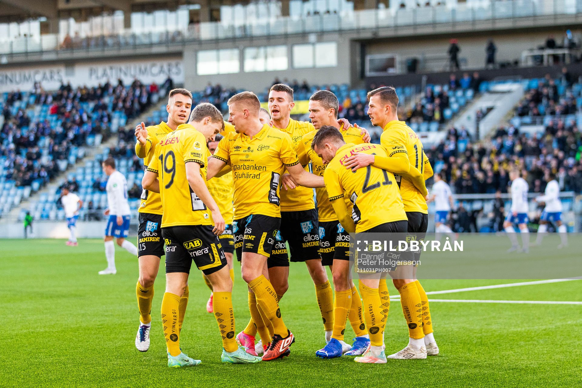 Elfsborgs Jeppe Møldrup Okkels jublar med lagkamrater