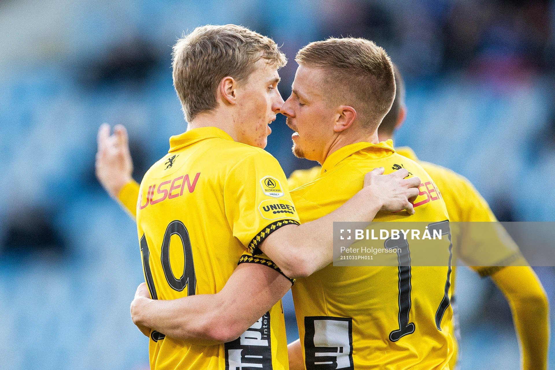 Elfsborgs Jeppe Møldrup Okkels jublar med målskytten till
