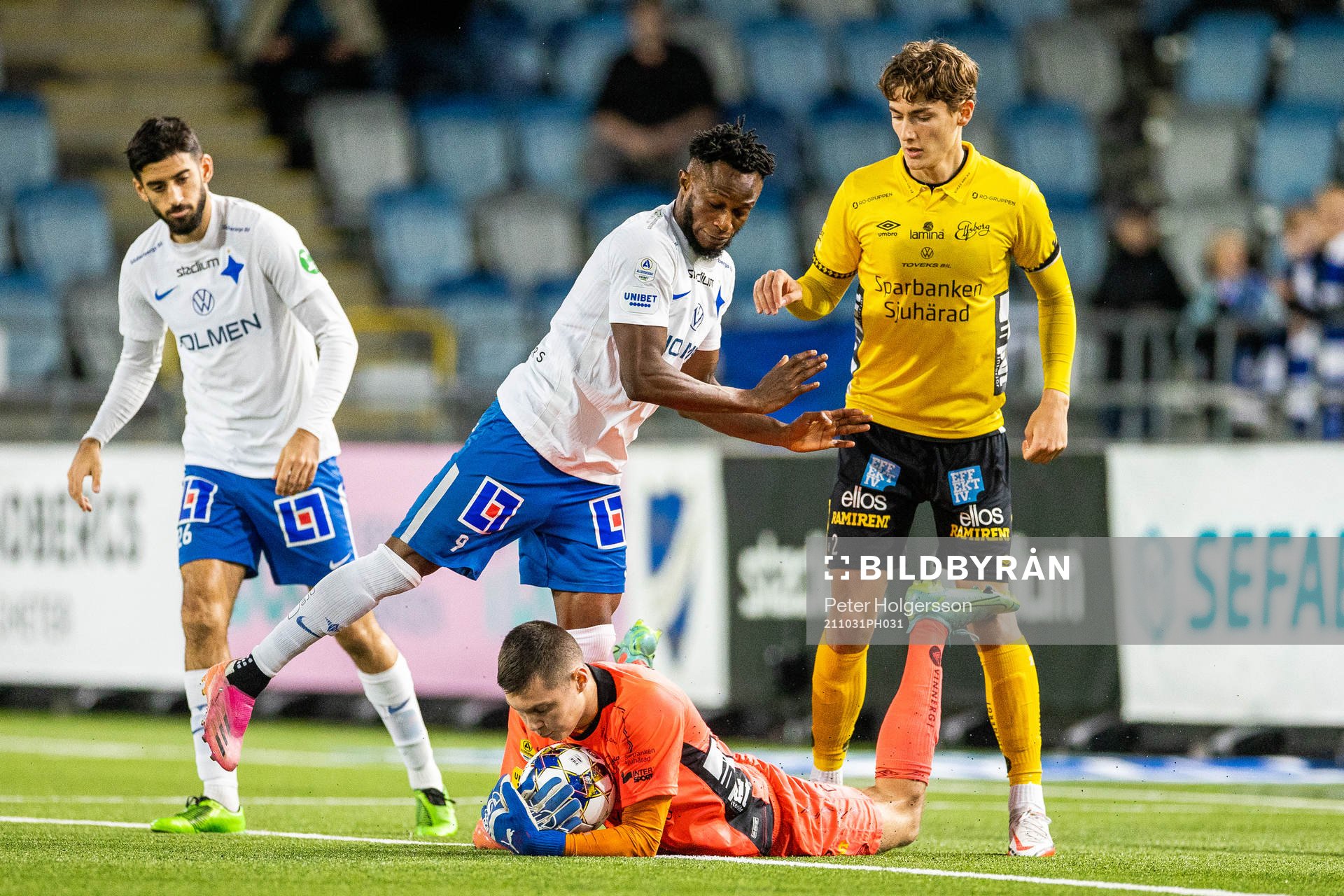 Elfsborgs målvakt Hákon Valdimarsson räddar framför IFK