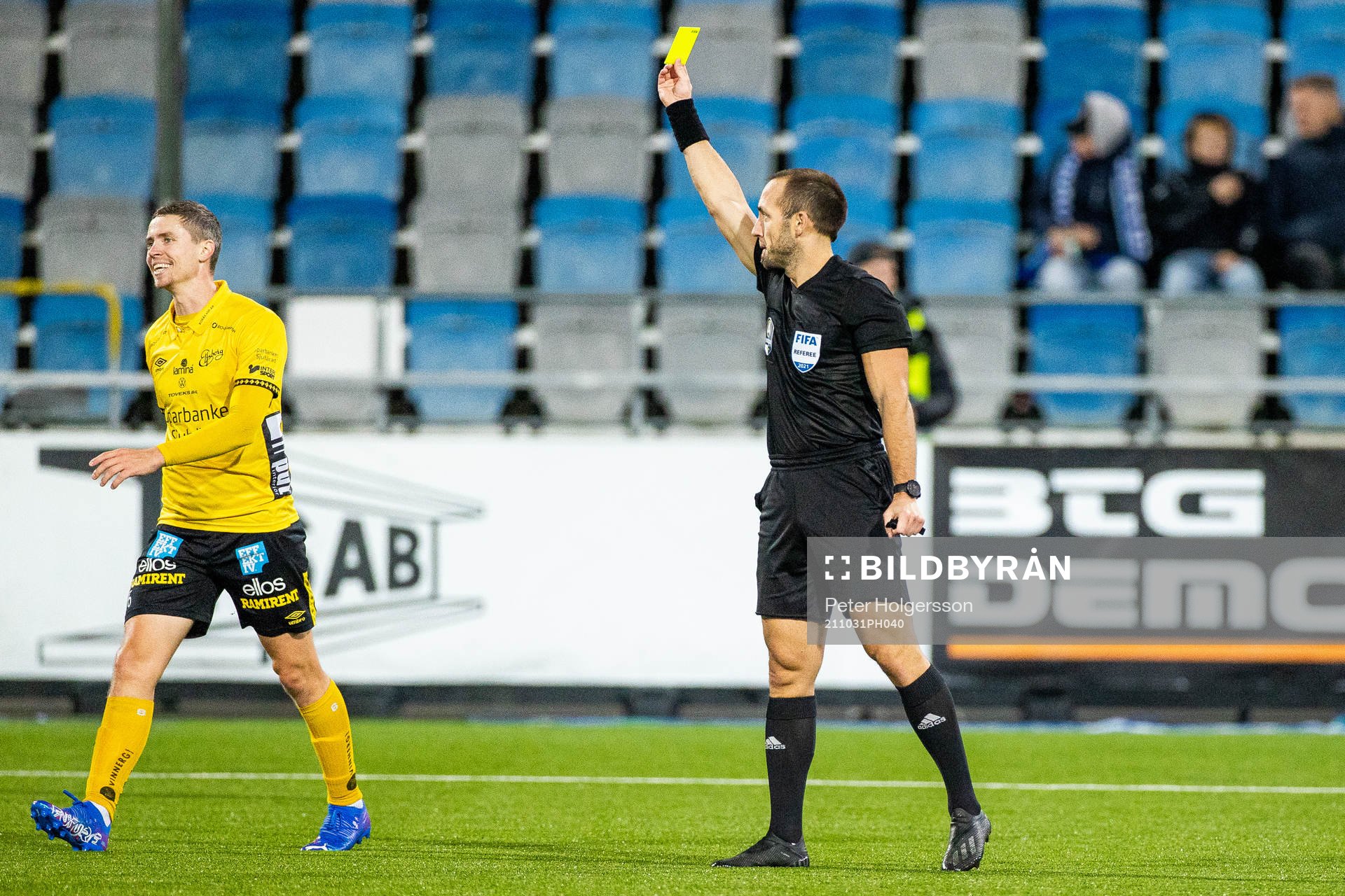 Elfsborgs André Rømer varnas av domare Kaspar Sjöberg