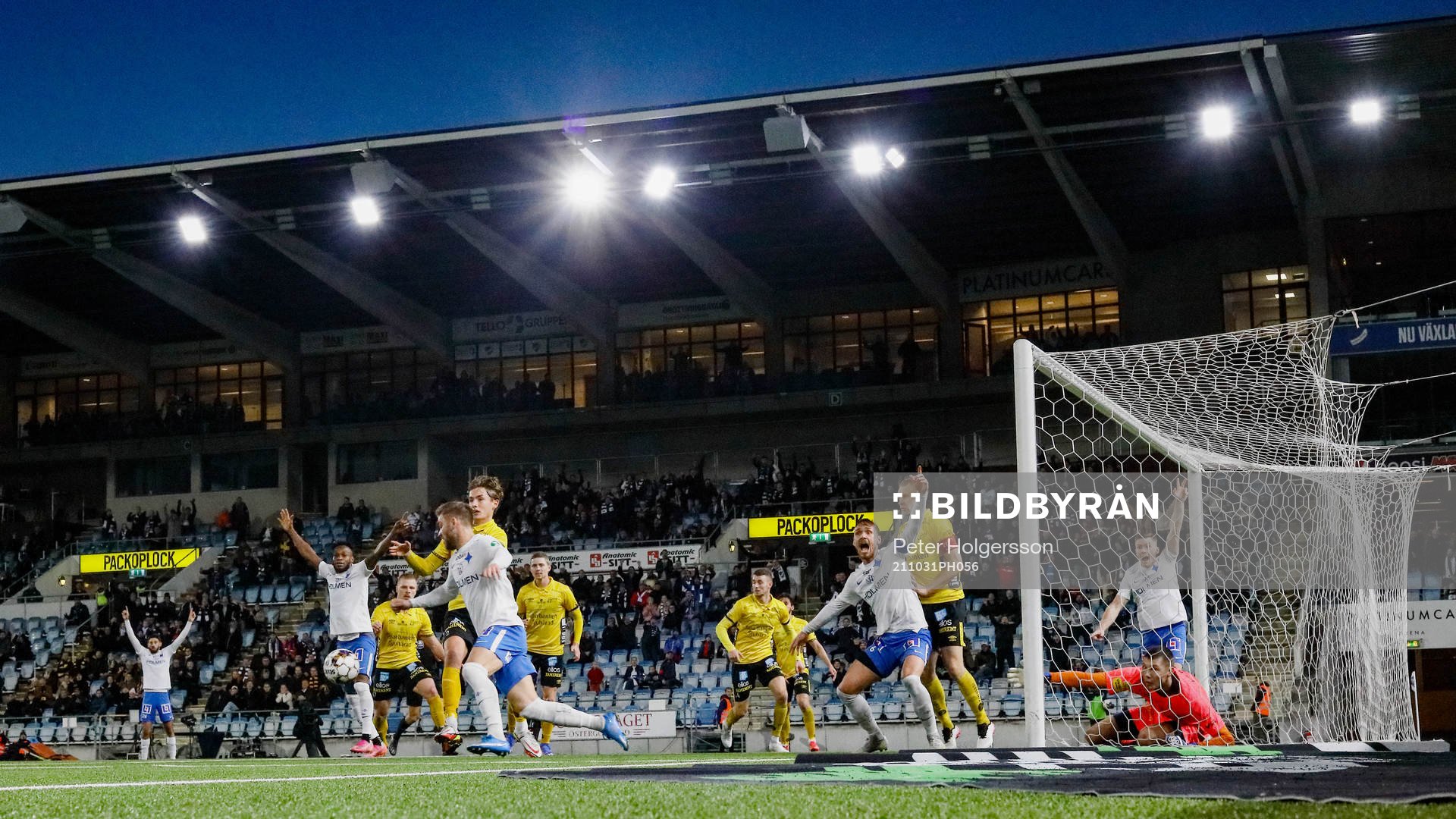 Spelare reagerar vid mål 2-2 av IFK Norrköpings Linus