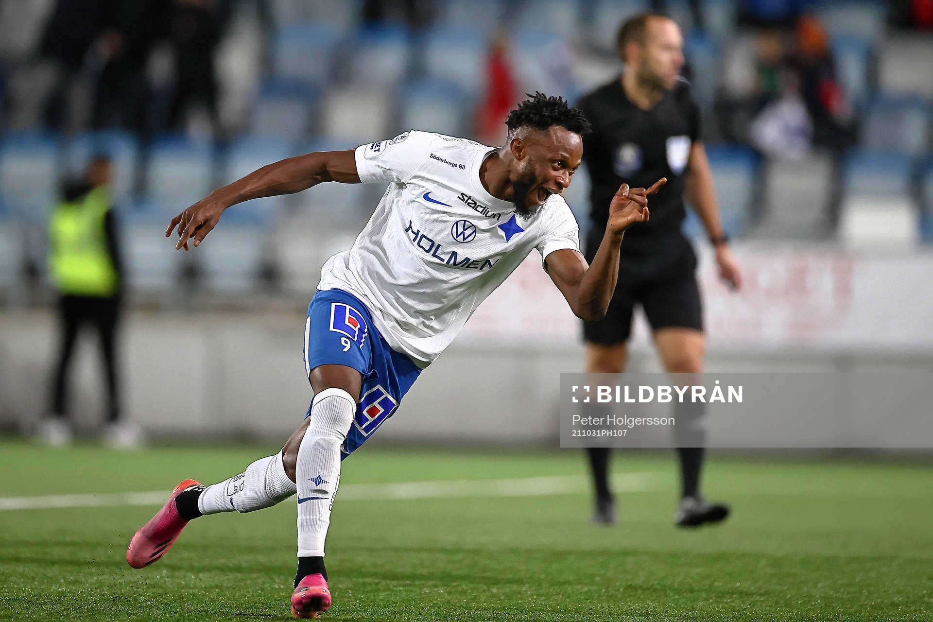 IFK Norrköpings Samuel Adegbenro jublar