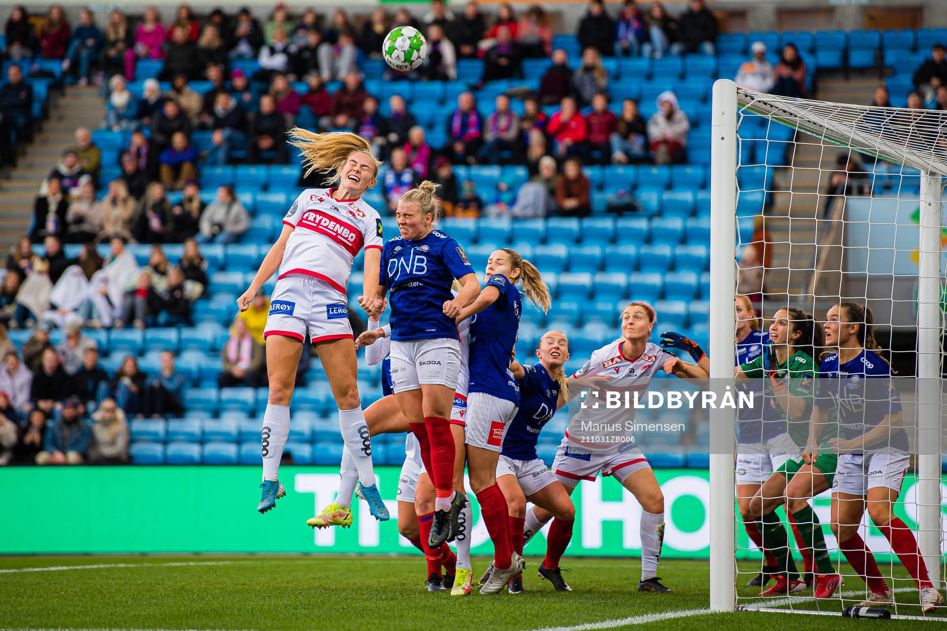 Marthine Østenstad of Sandviken misses a chance to score