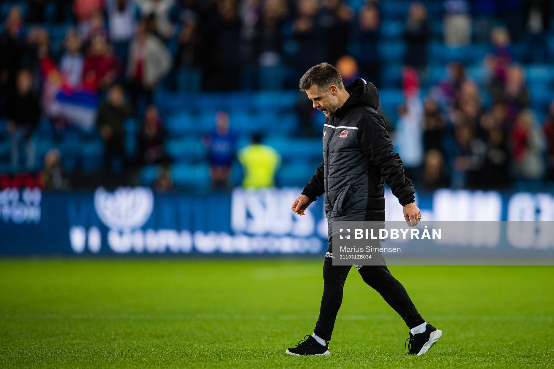 Alexander Straus, head coach of Sandviken, looks dejected