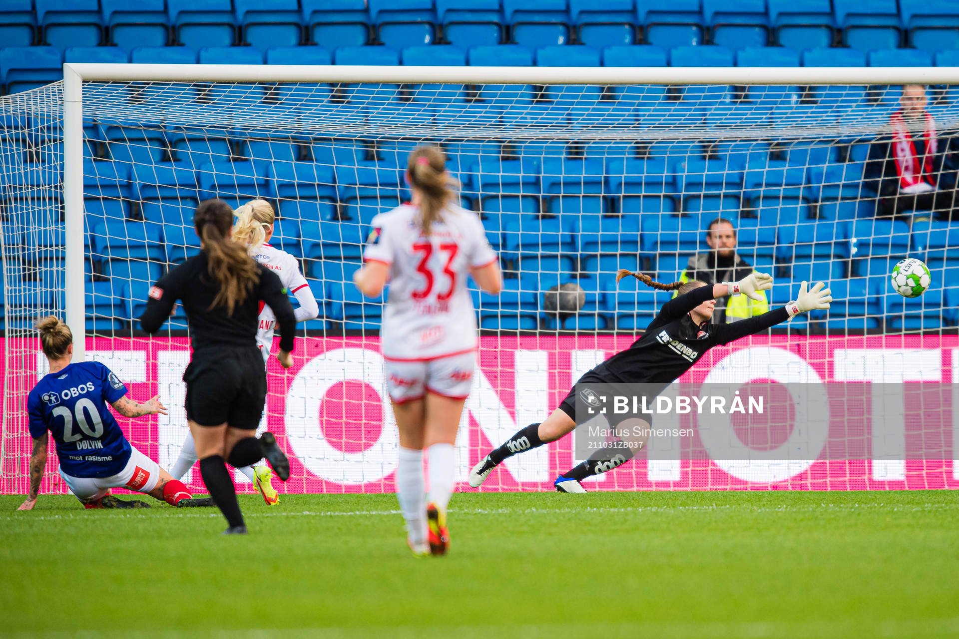 Marie Dølvik Markussen of Vålerenga scores the 0-1 goal