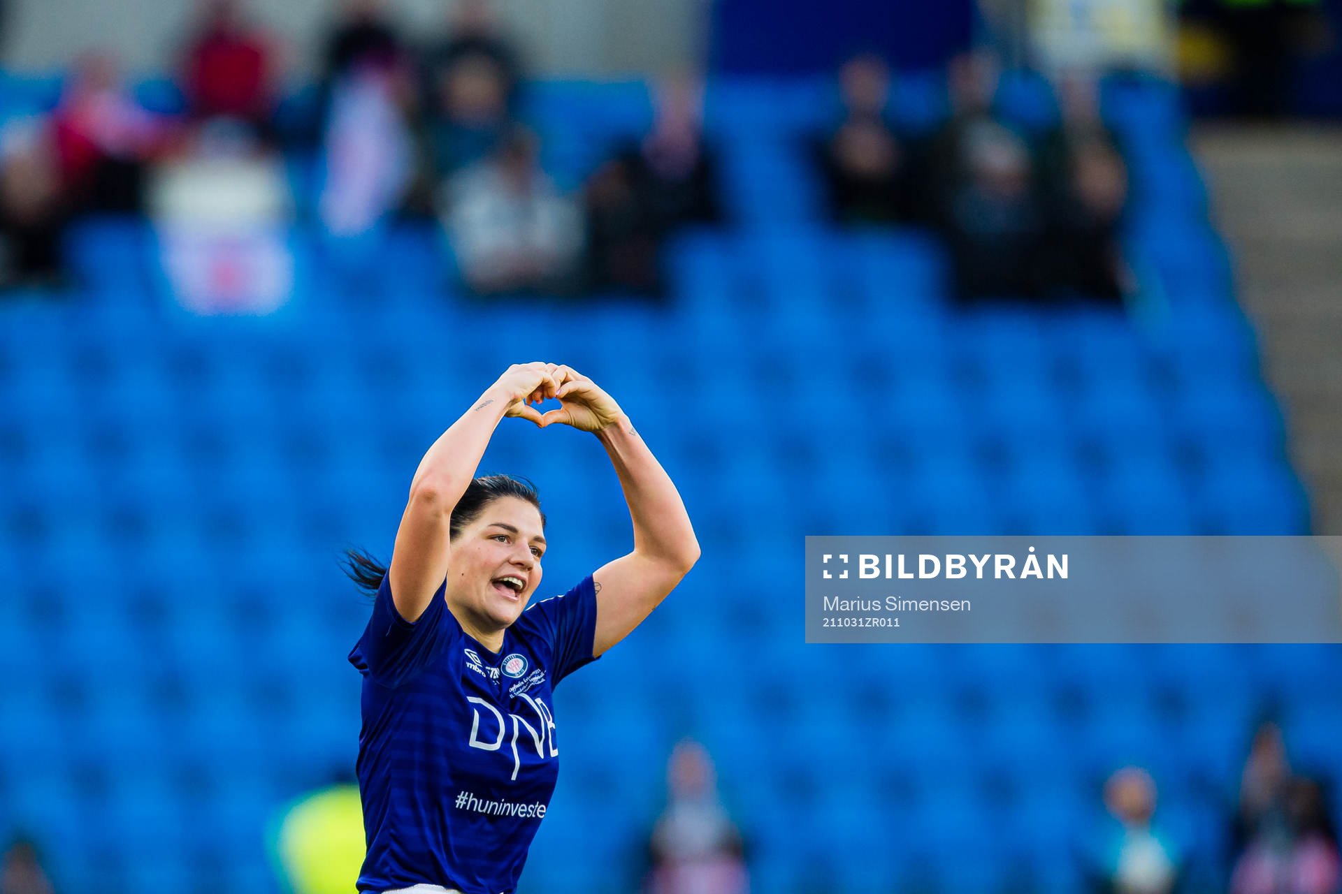 Dejana Stefanovic of Vålerenga celebrates
