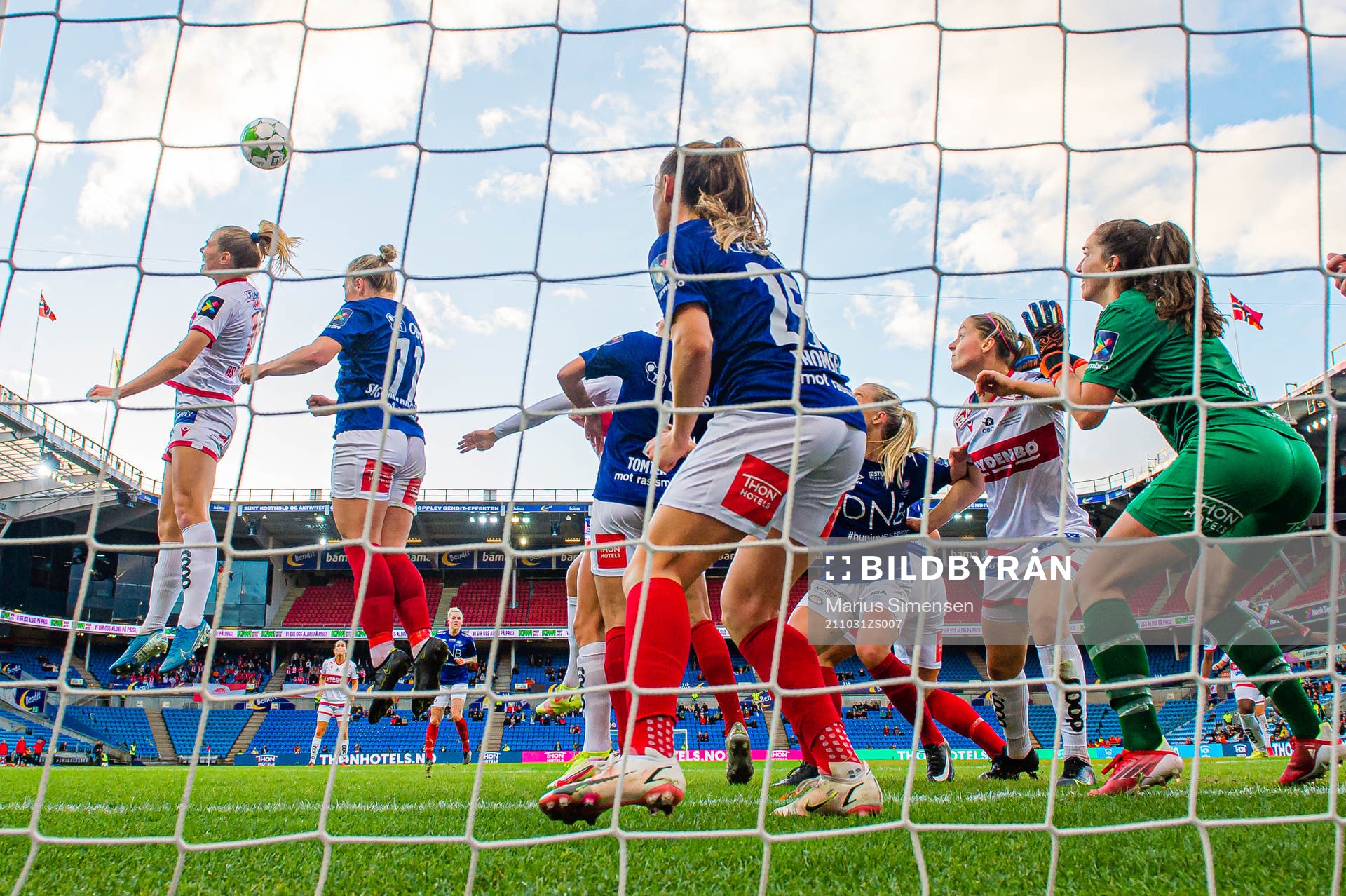 Marthine Østenstad of Sandviken misses a chance to score