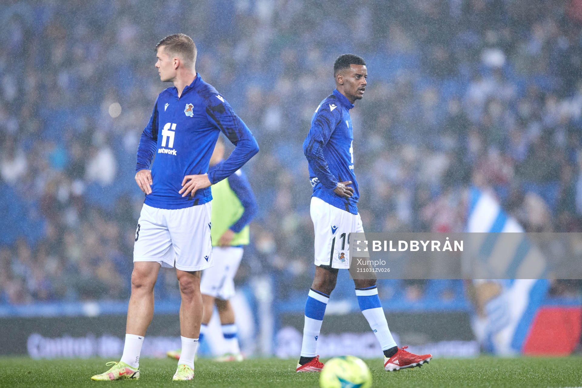 Alexander Sørloth and Alexander Isak of Real Sociedad looks