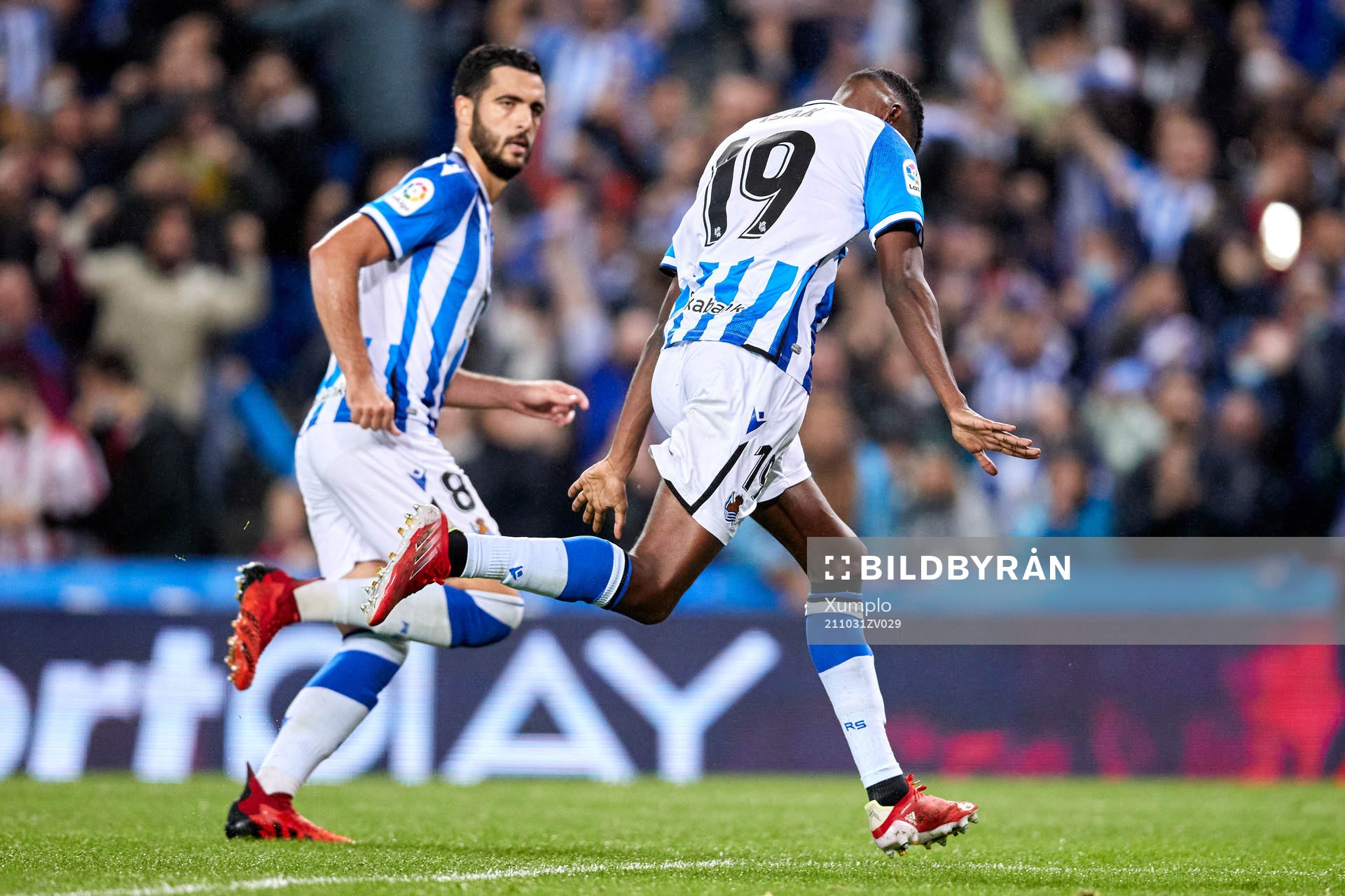 Alexander Isak of Real Sociedad celebrates
