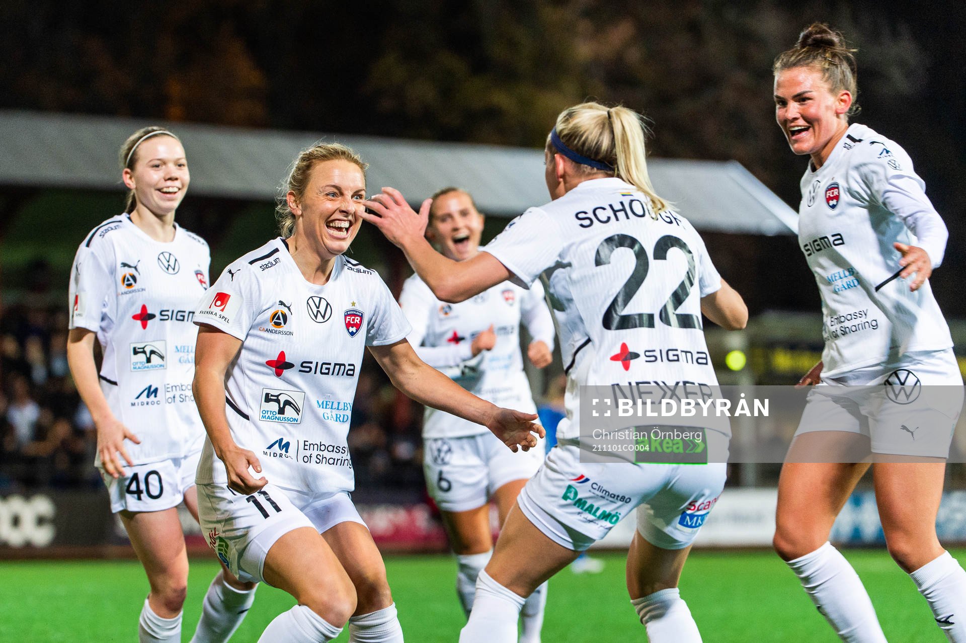 Rosengårds Mimmi Larsson jublar med Bea Sprung, Olivia