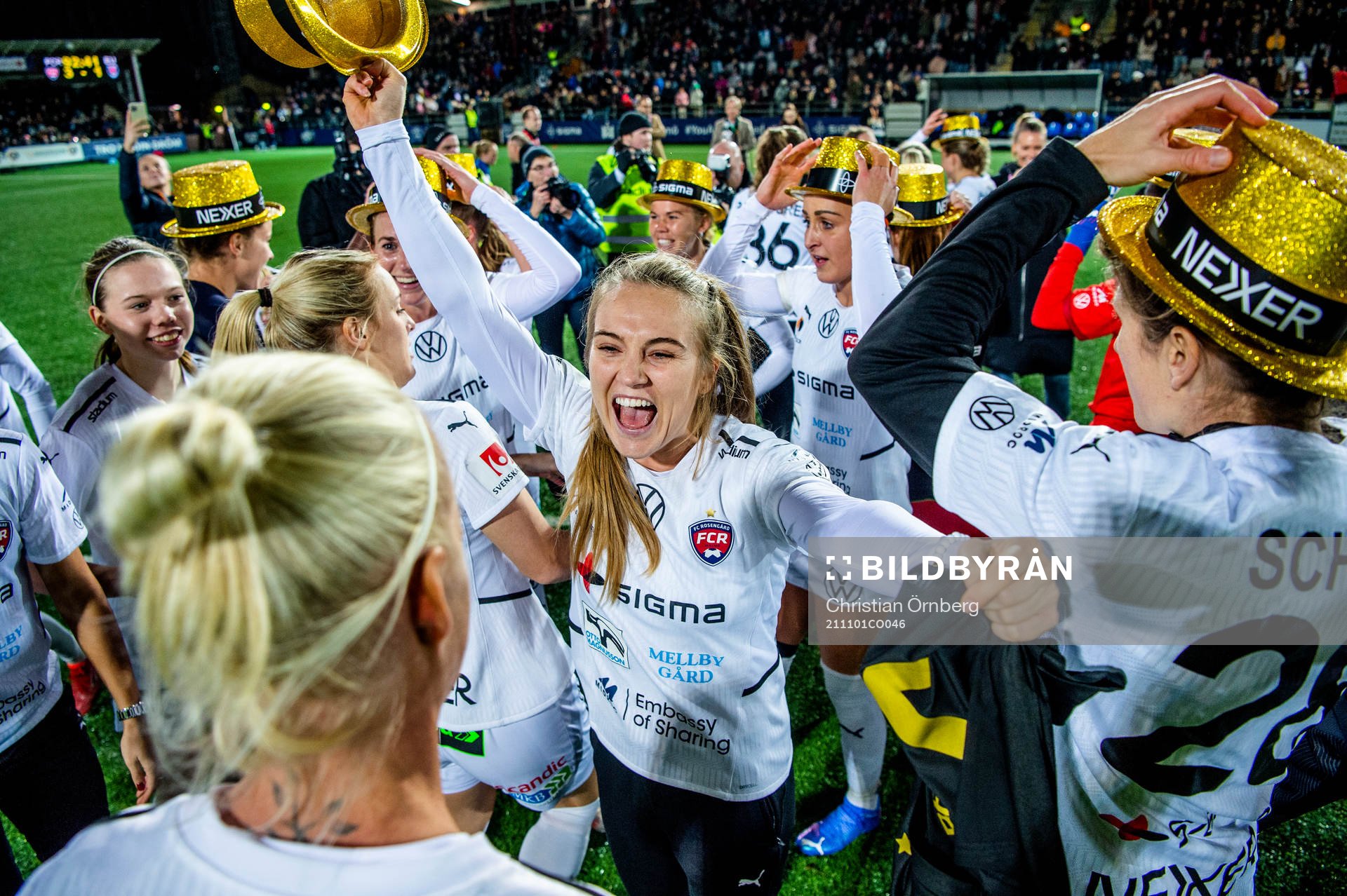 Rosengårds Fiona Brown jublar och firar SM-guldet