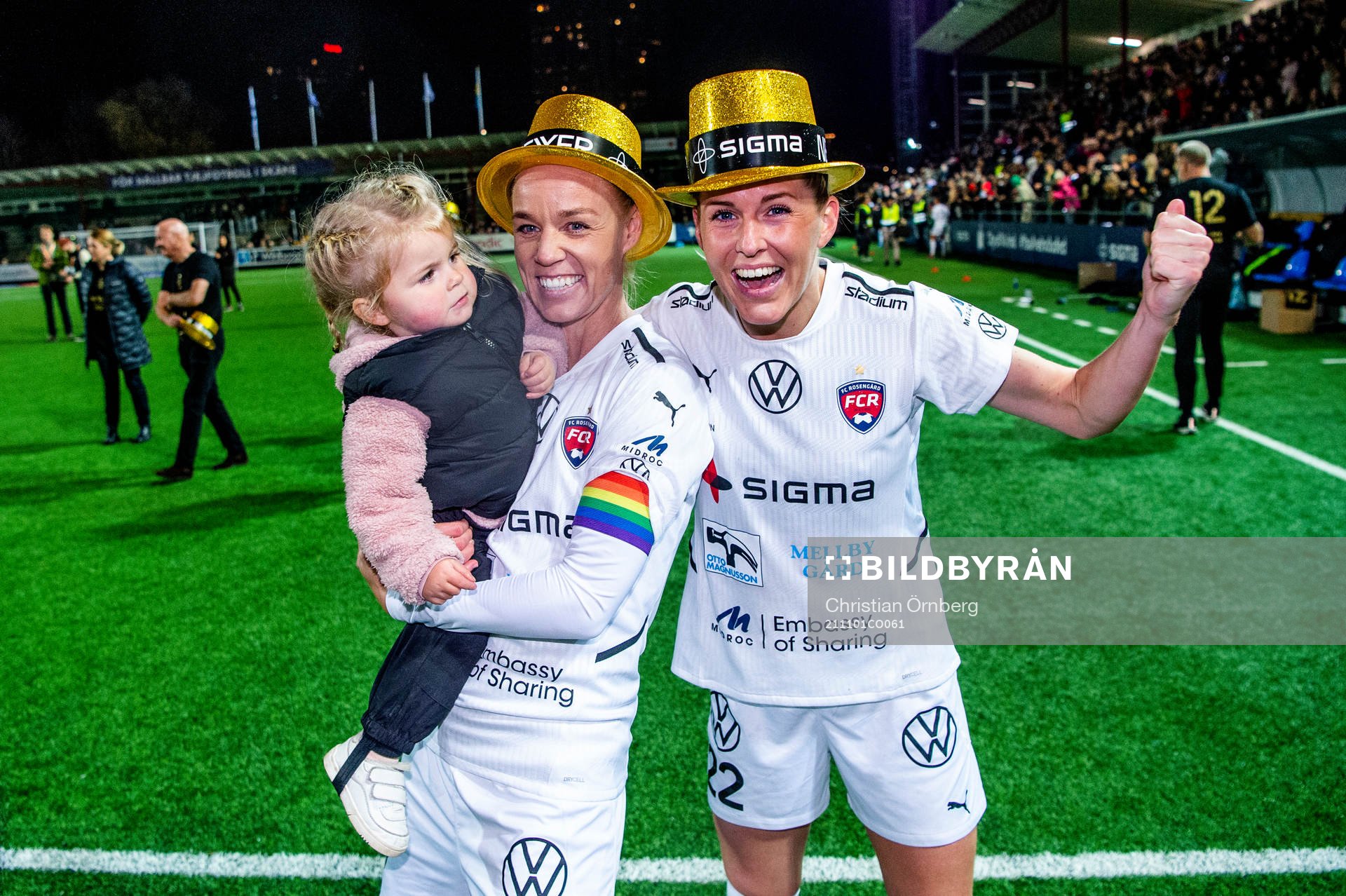 Rosengårds Caroline Seger och Olivia Schough  jublar och