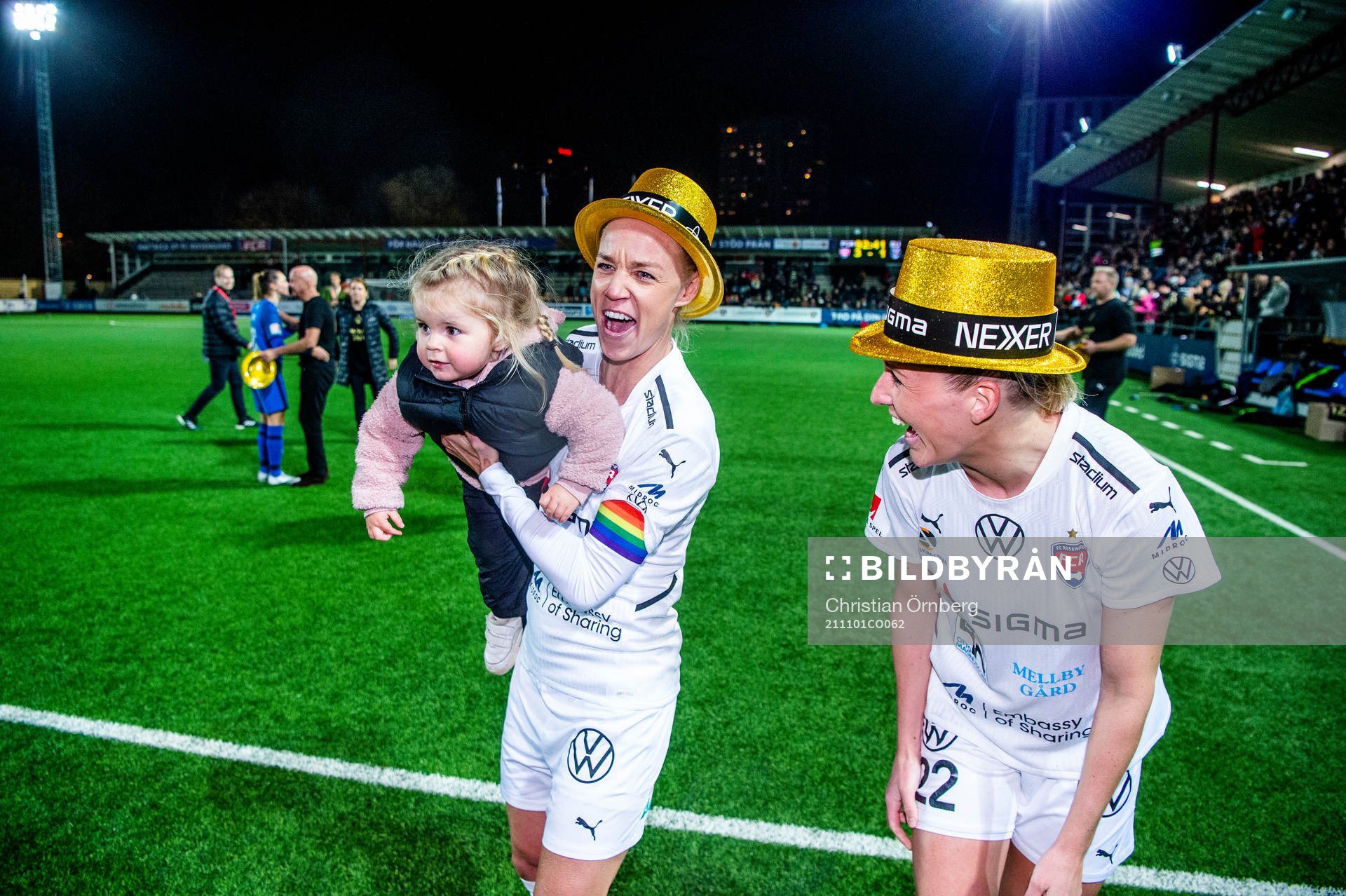 Rosengårds Caroline Seger och Olivia Schough  jublar och