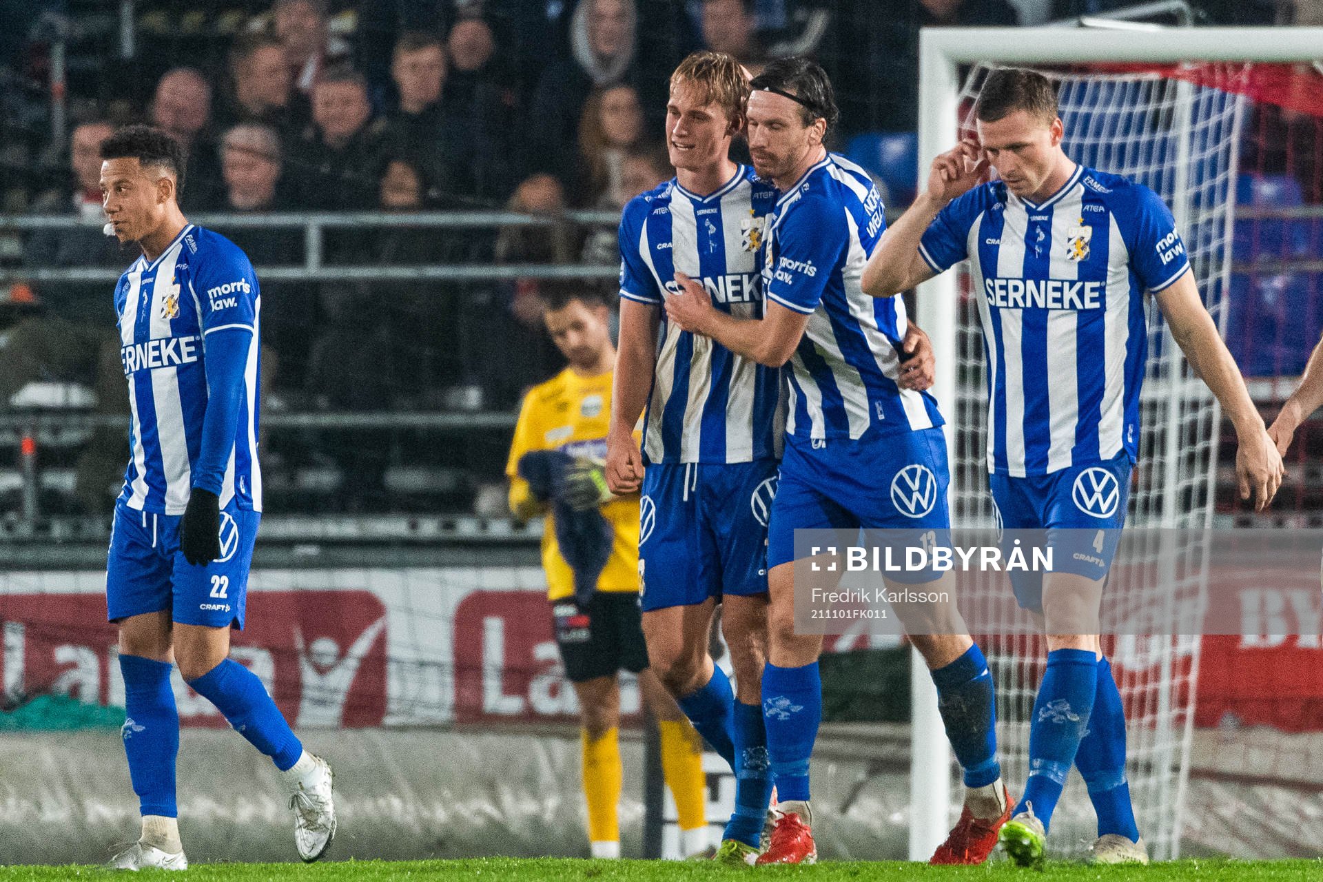 IFK Göteborgs Oscar Vilhelmsson jublar med Gustav Svensson