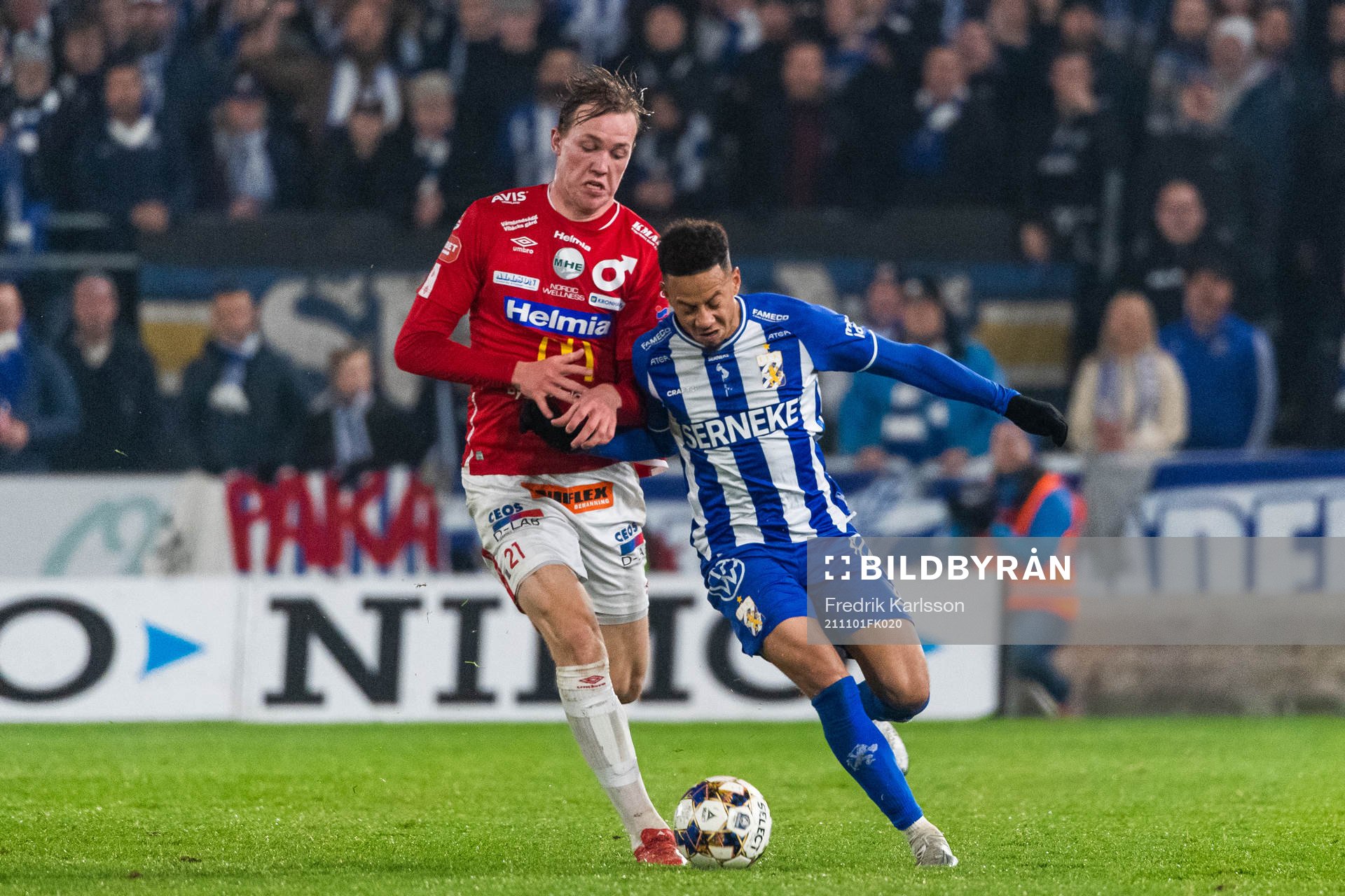 Degerfors Adam Carlén och IFK Göteborgs Tobias Sana