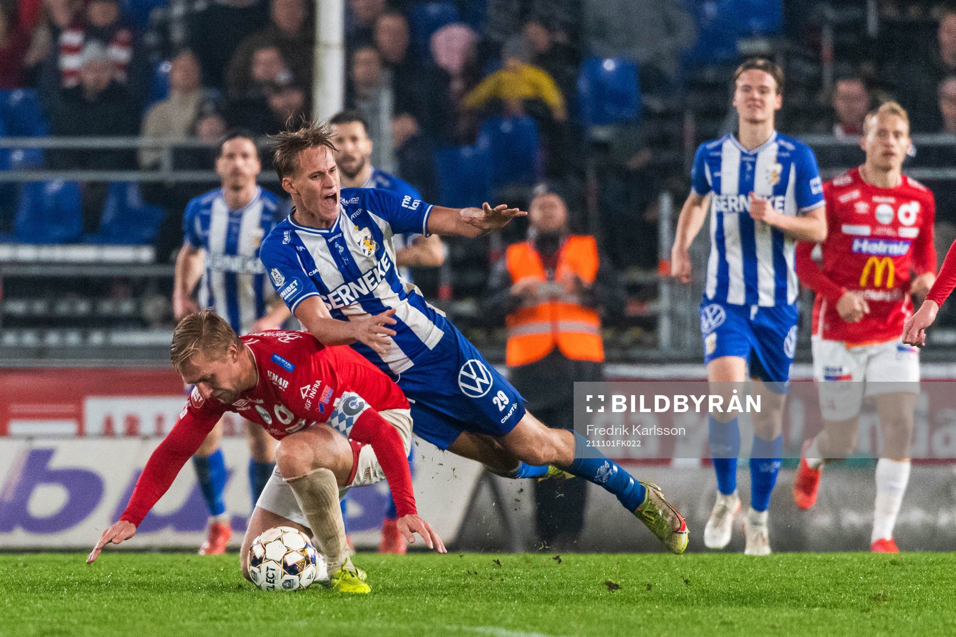 Degerfors Oliver Ekroth och IFK Göteborgs Oscar Vilhelmsson