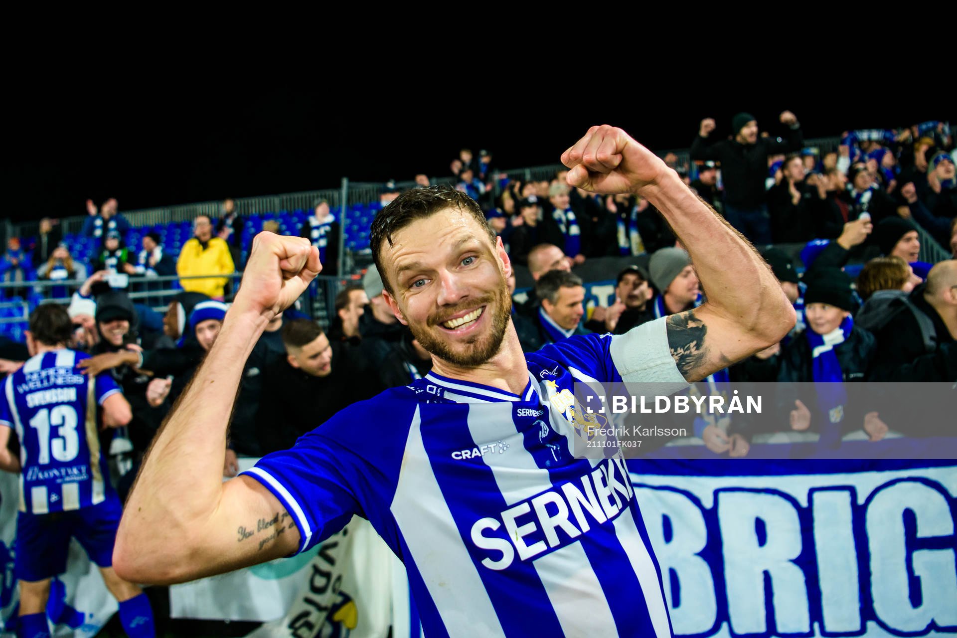 IFK Göteborgs Marcus Berg jublar efter vinsten i fotbollsmatchen i Allsvenskan mellan Degerfors och IFK Göteborg den 1 november 2021 i Degerfors.