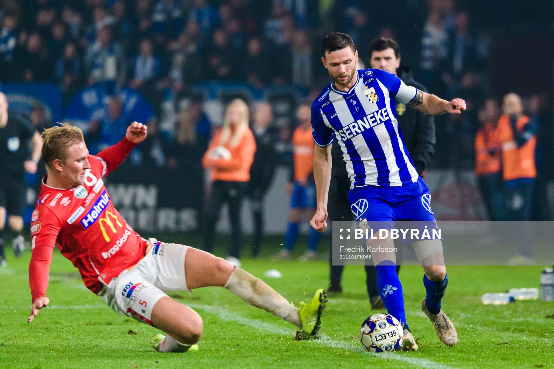 Degerfors Oliver Ekroth och IFK Göteborgs Marcus Berg