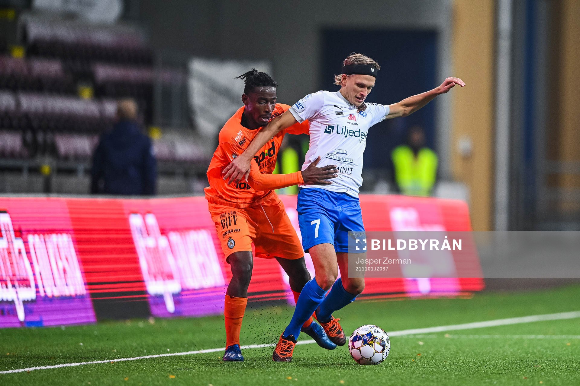 AFC Eskilstunas York Rafael och Värnamos Charlie Vindehall