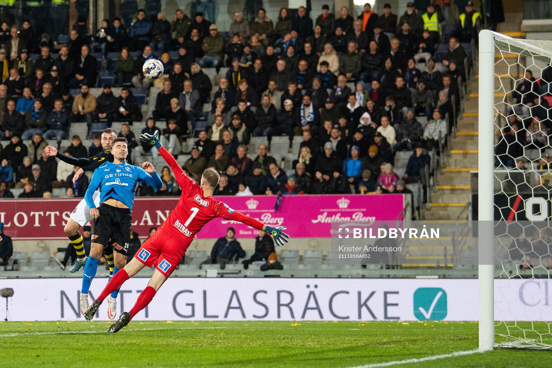 s Filip Rogic med en nick