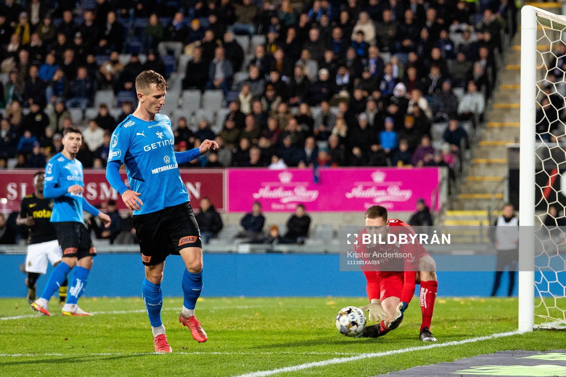 Halmstads Andreas Bengtsson och målvakt Malkolm Nilsson