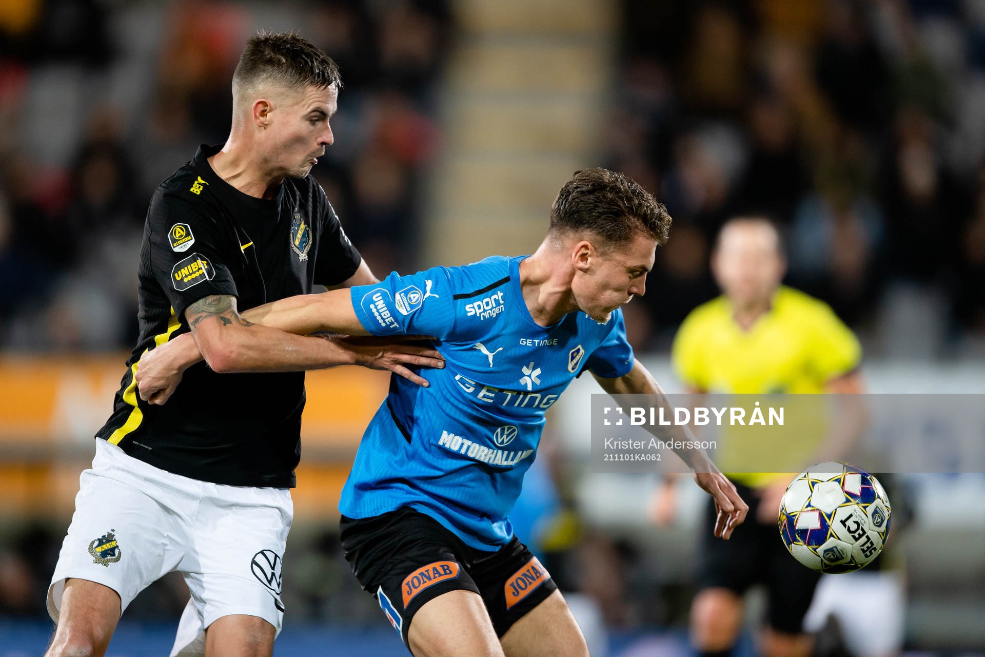 s Mikael Lustig och Halmstads Samuel Kroon