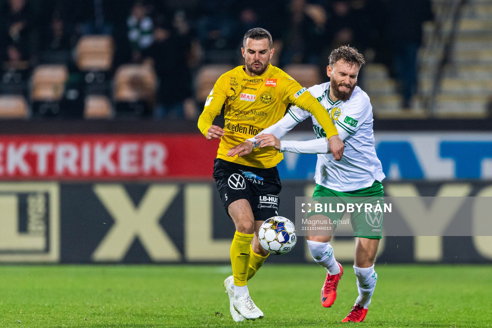Mjällbys Kadir Hodzic och Hammarbys Simon Sandberg
