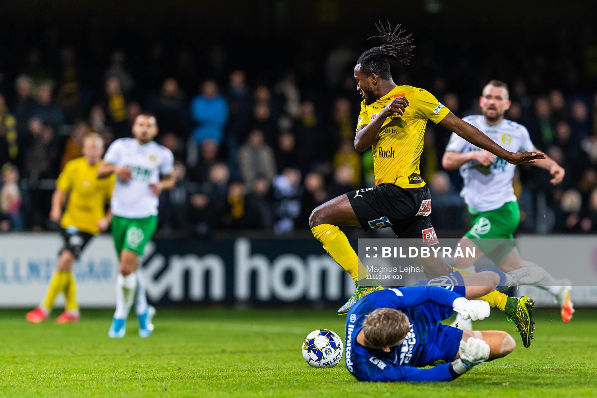 Mjällbys Mamudu Moro gör 2-0 på Hammarbys målvakt David