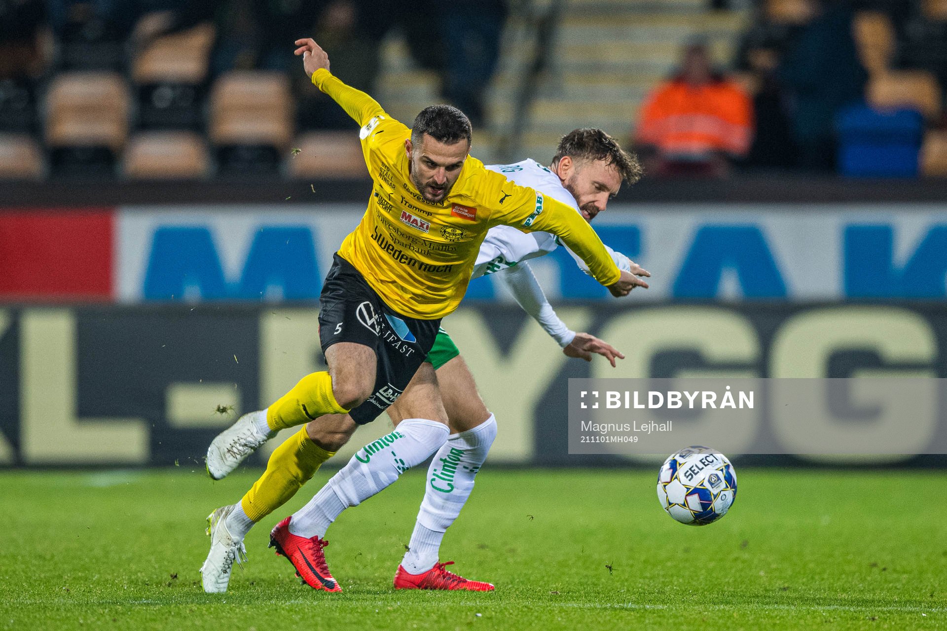 Mjällbys Kadir Hodzic och Hammarbys Simon Sandberg