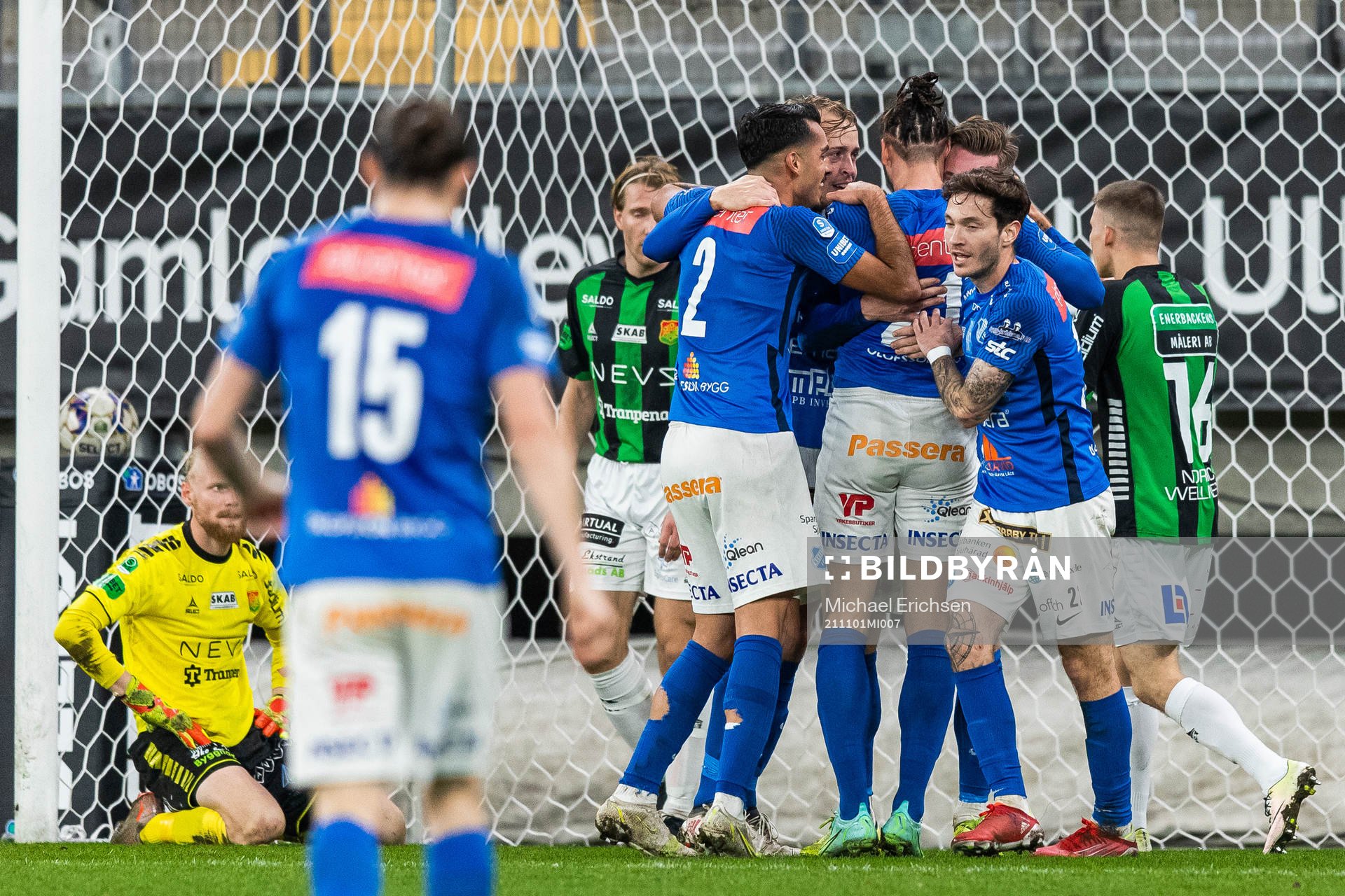 Norrbys Dijan Vukojevic jublar med lagkamrater