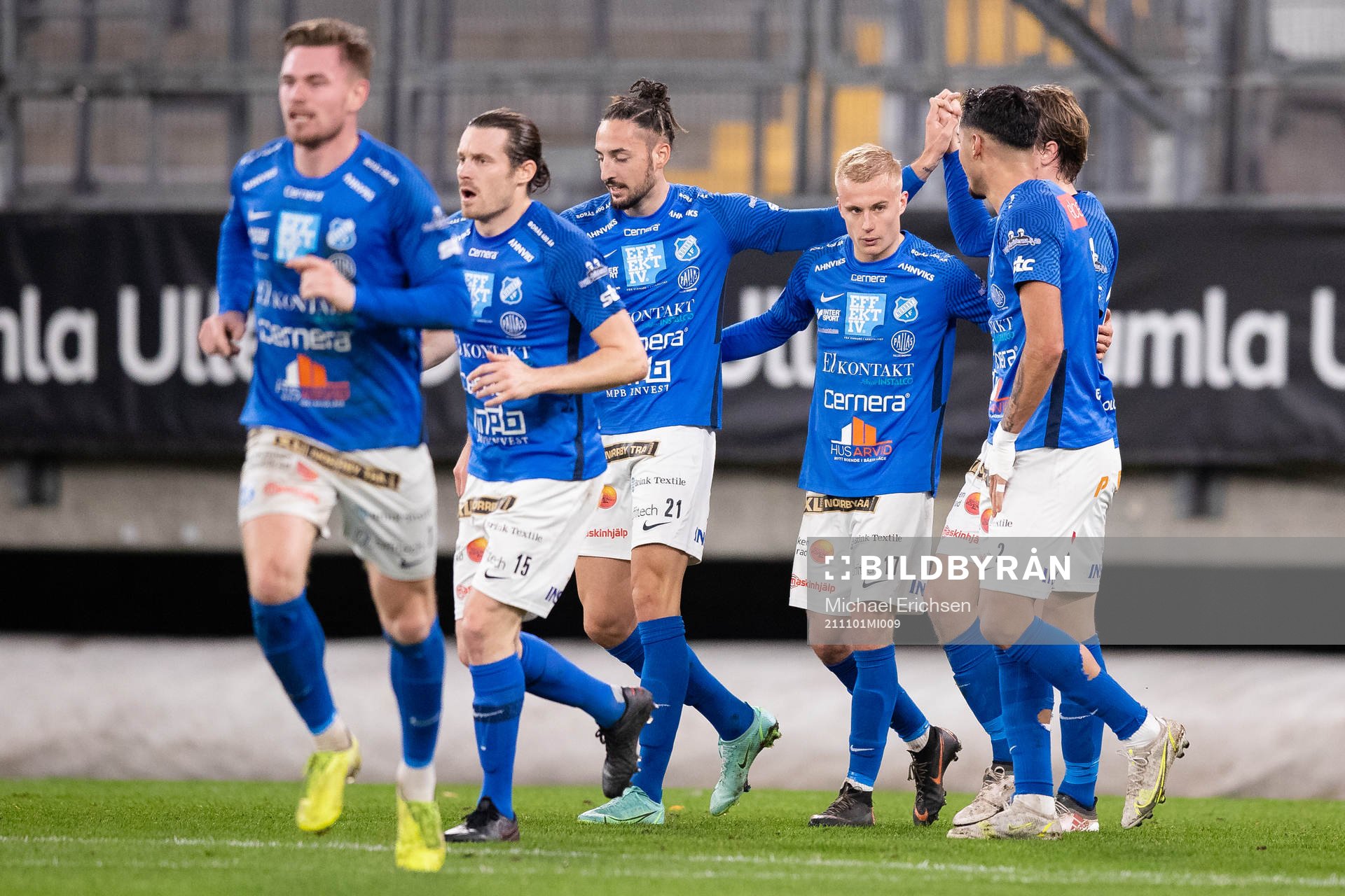 Norrbys Dijan Vukojevic jublar med lagkamrater