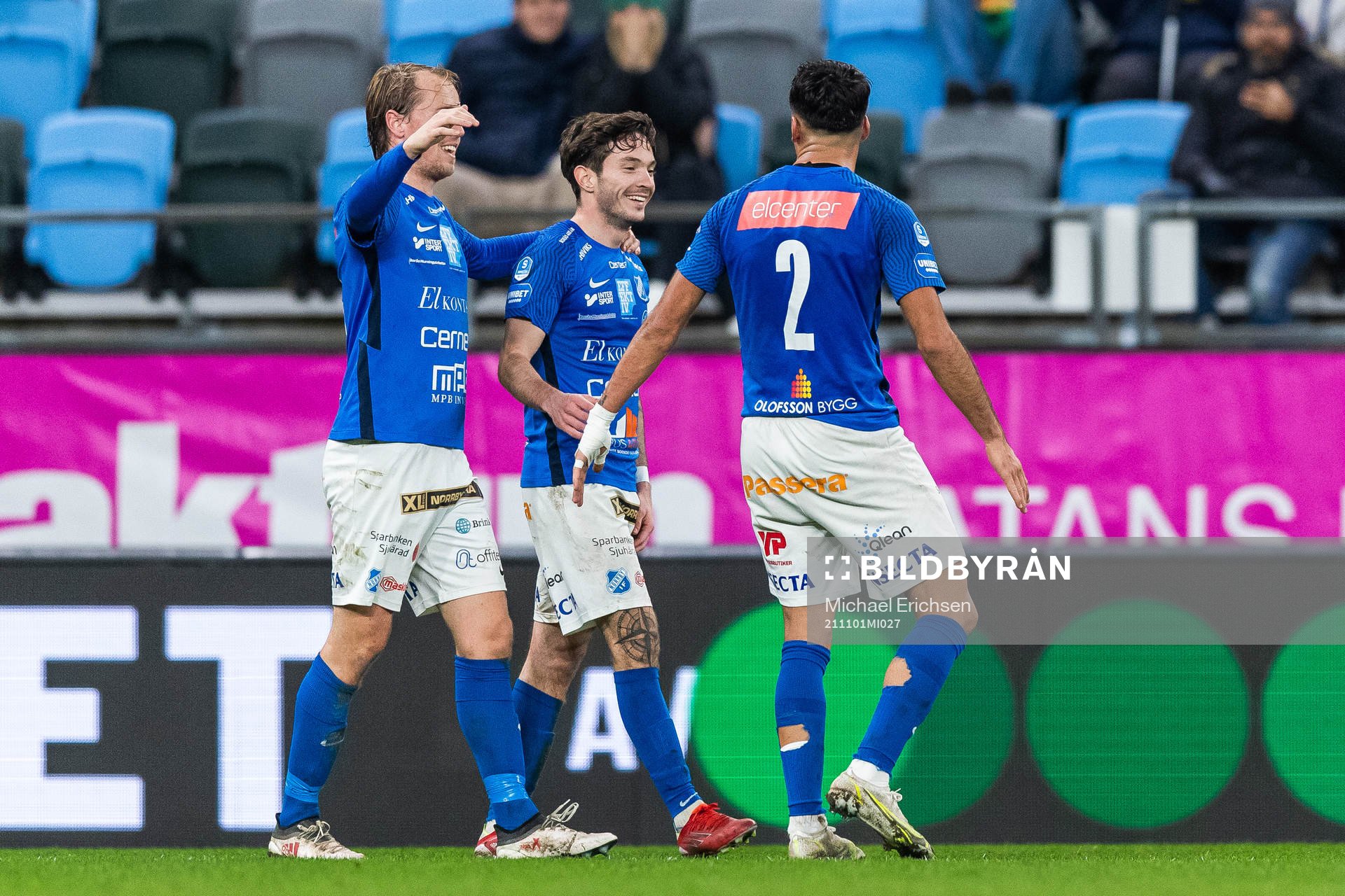 Norrbys Luis Argudo (m) jublar med lagkamrater