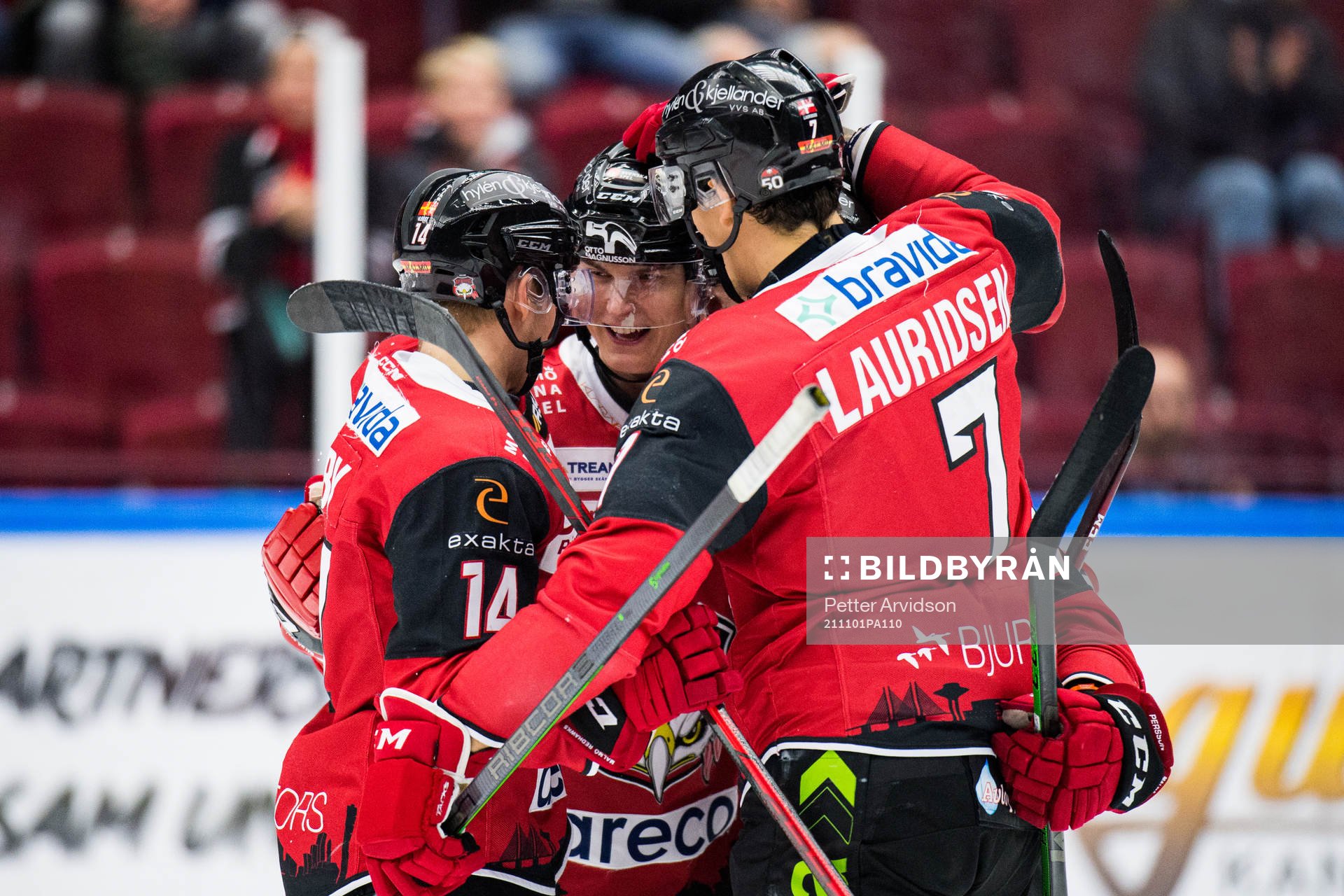 Malmö Redhawks Fredrik Händemark jublar med lagkamrater
