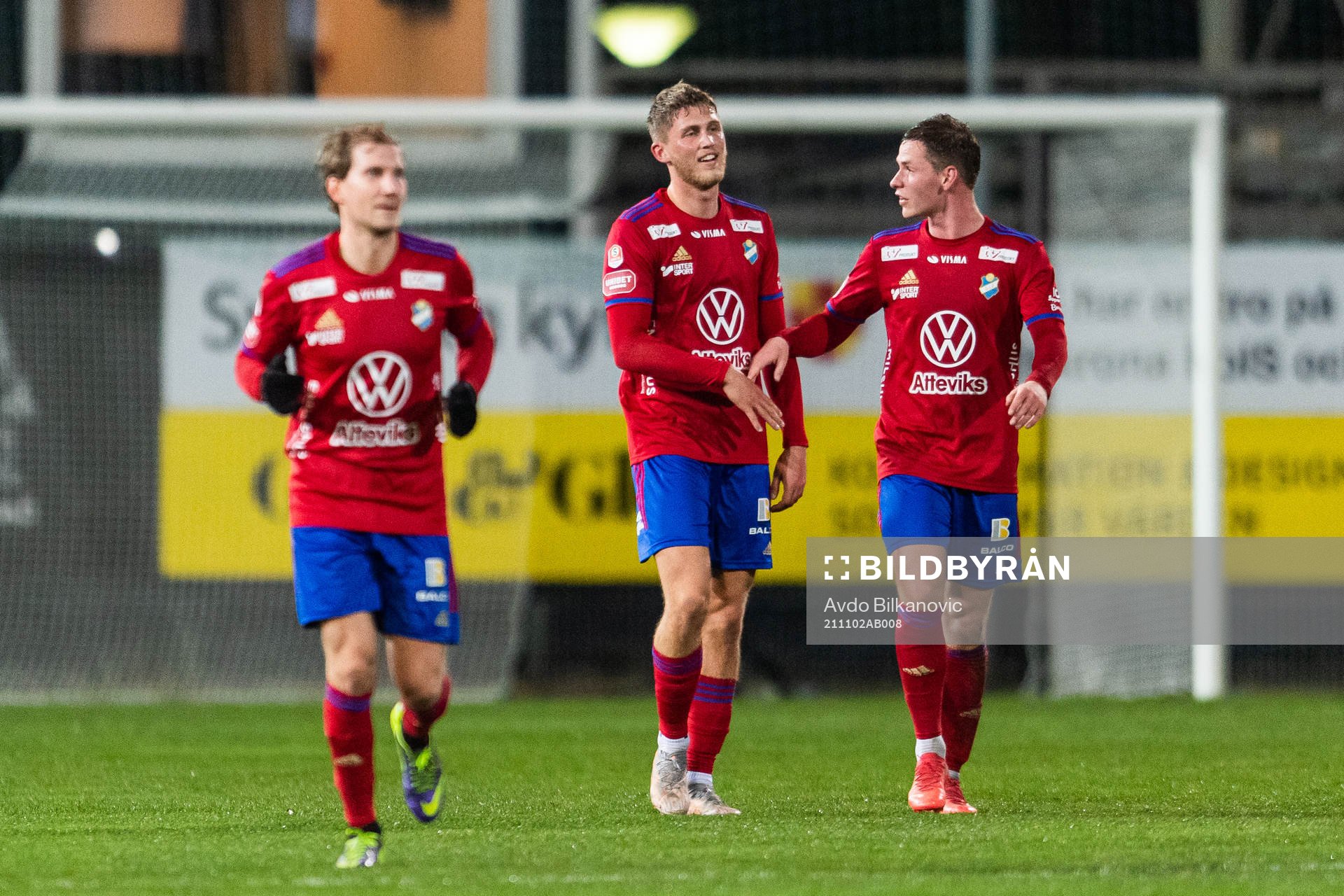 Östers Emil Engqvist jublar med Alex Thor Hauksson