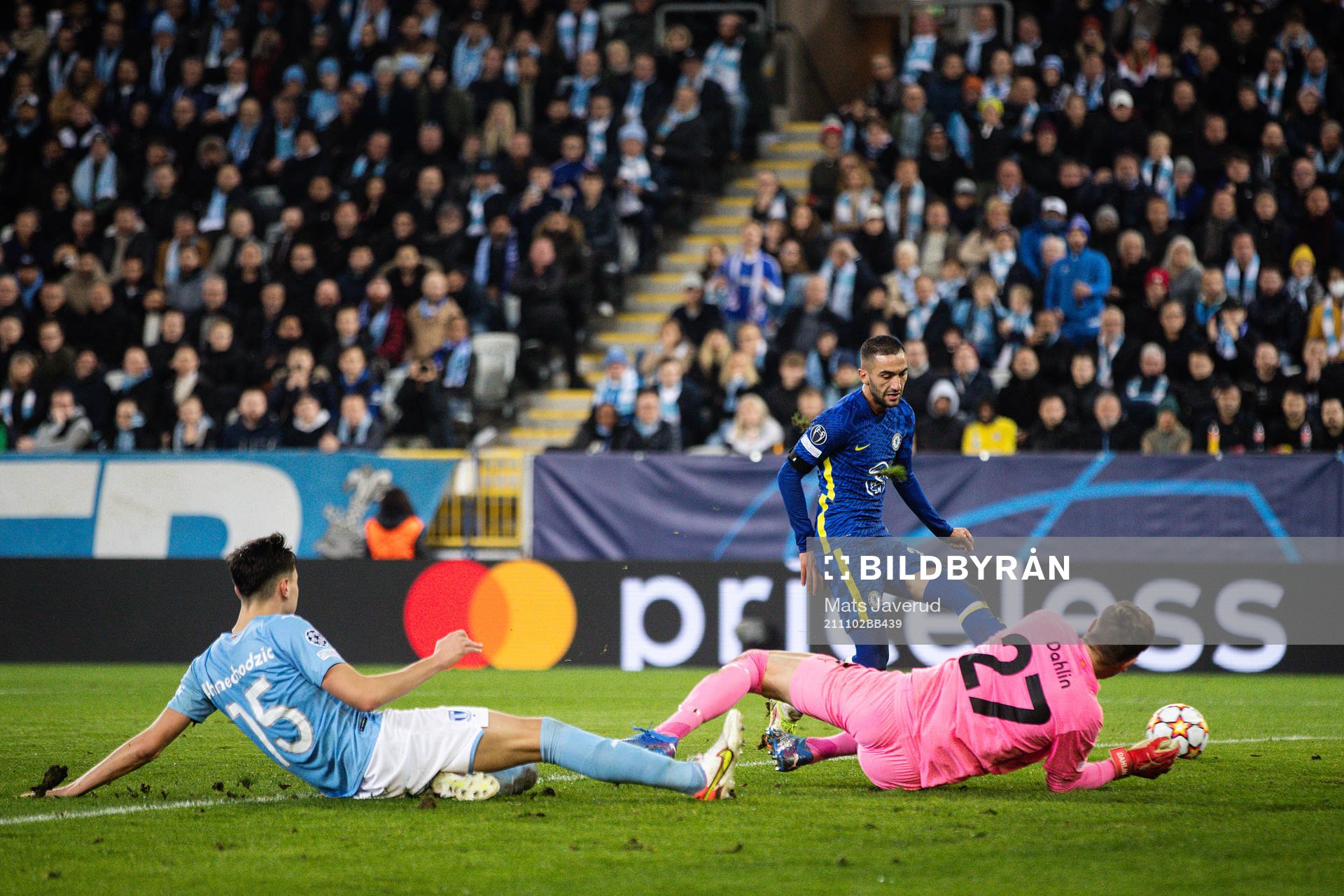 Hakim Ziyech of Chelsea scores 0-1 behind Anel Ahmedhodzic