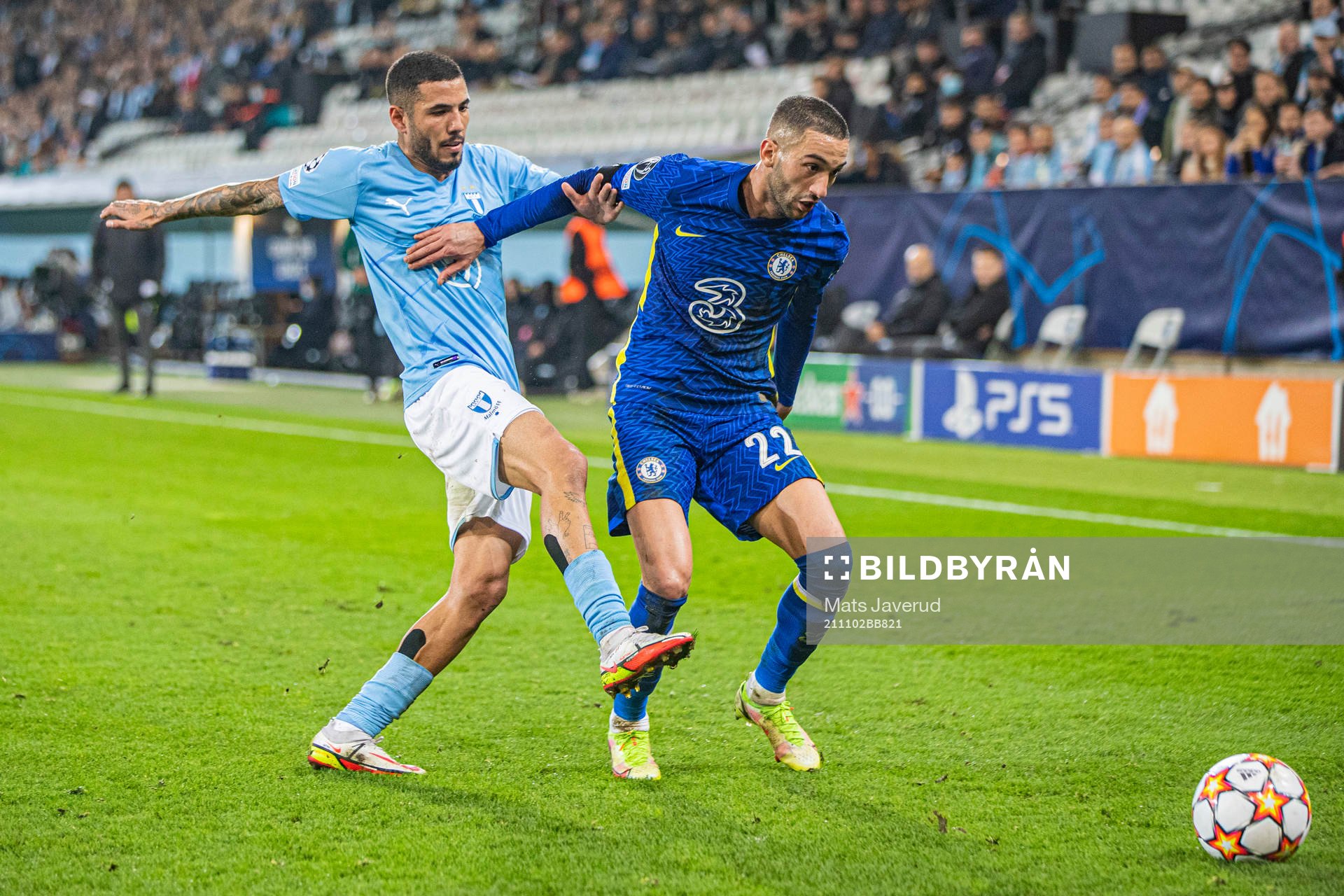 Sergio Pena of Malmö FF and Hakim Ziyech of Chelsea